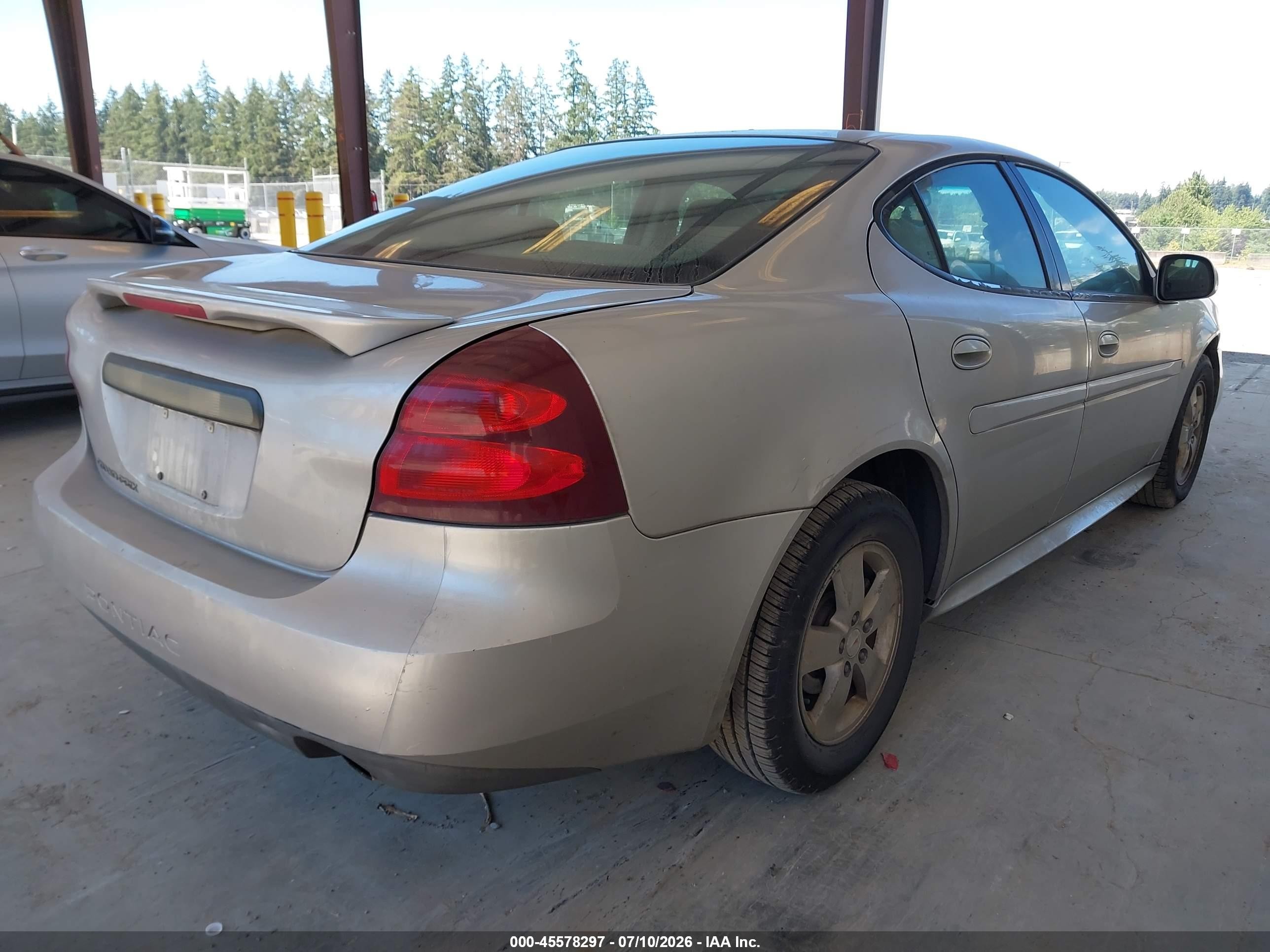 2007 Pontiac Grand Prix   Silver vin: 2G2WP552171119367