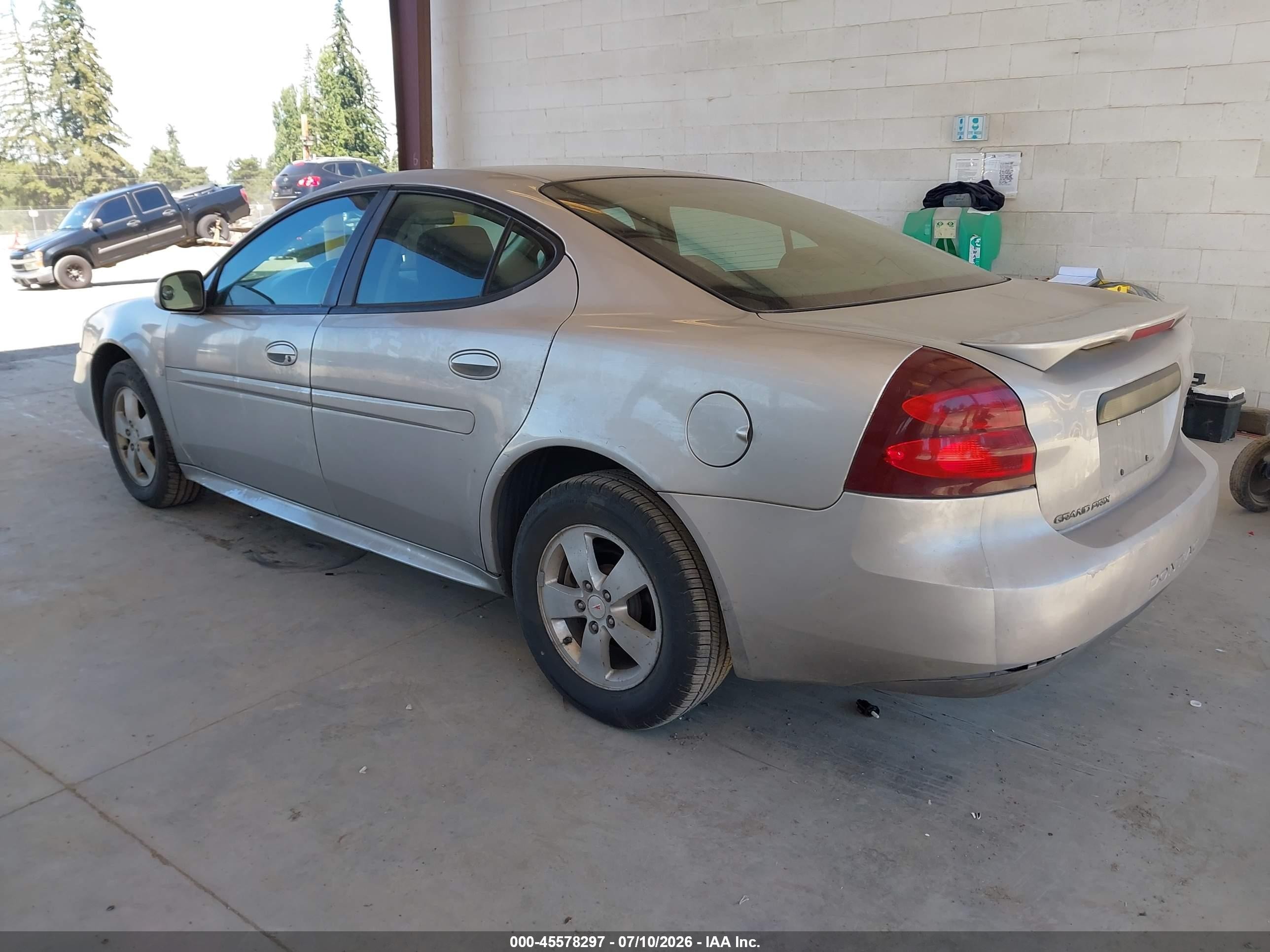 2007 Pontiac Grand Prix   Silver vin: 2G2WP552171119367