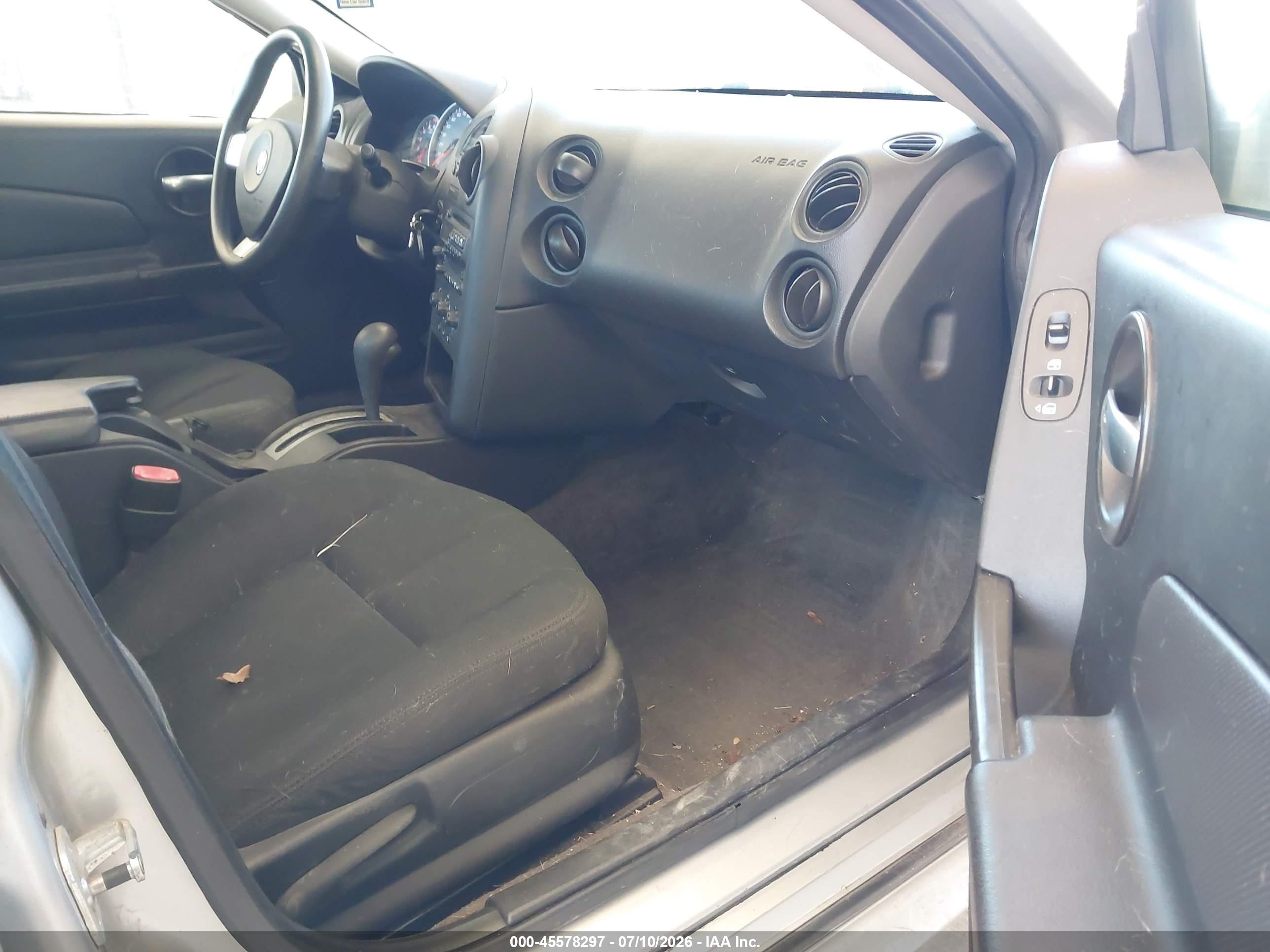 2007 Pontiac Grand Prix   Silver vin: 2G2WP552171119367
