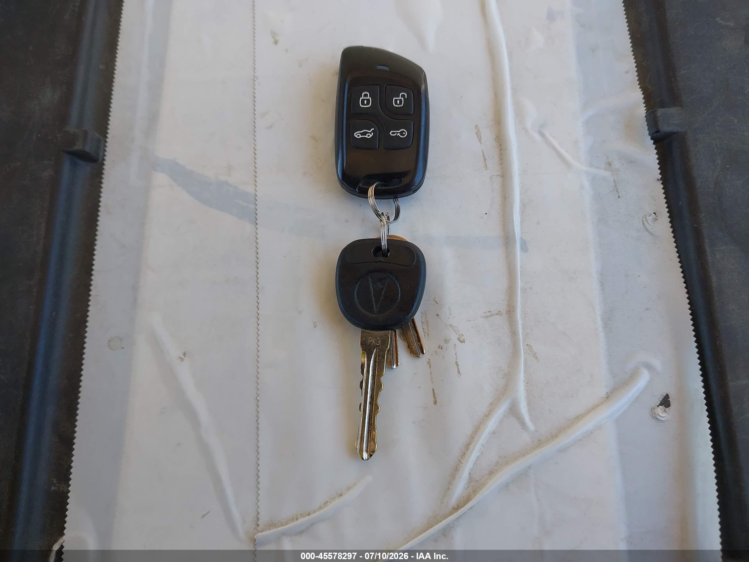 2007 Pontiac Grand Prix   Silver vin: 2G2WP552171119367