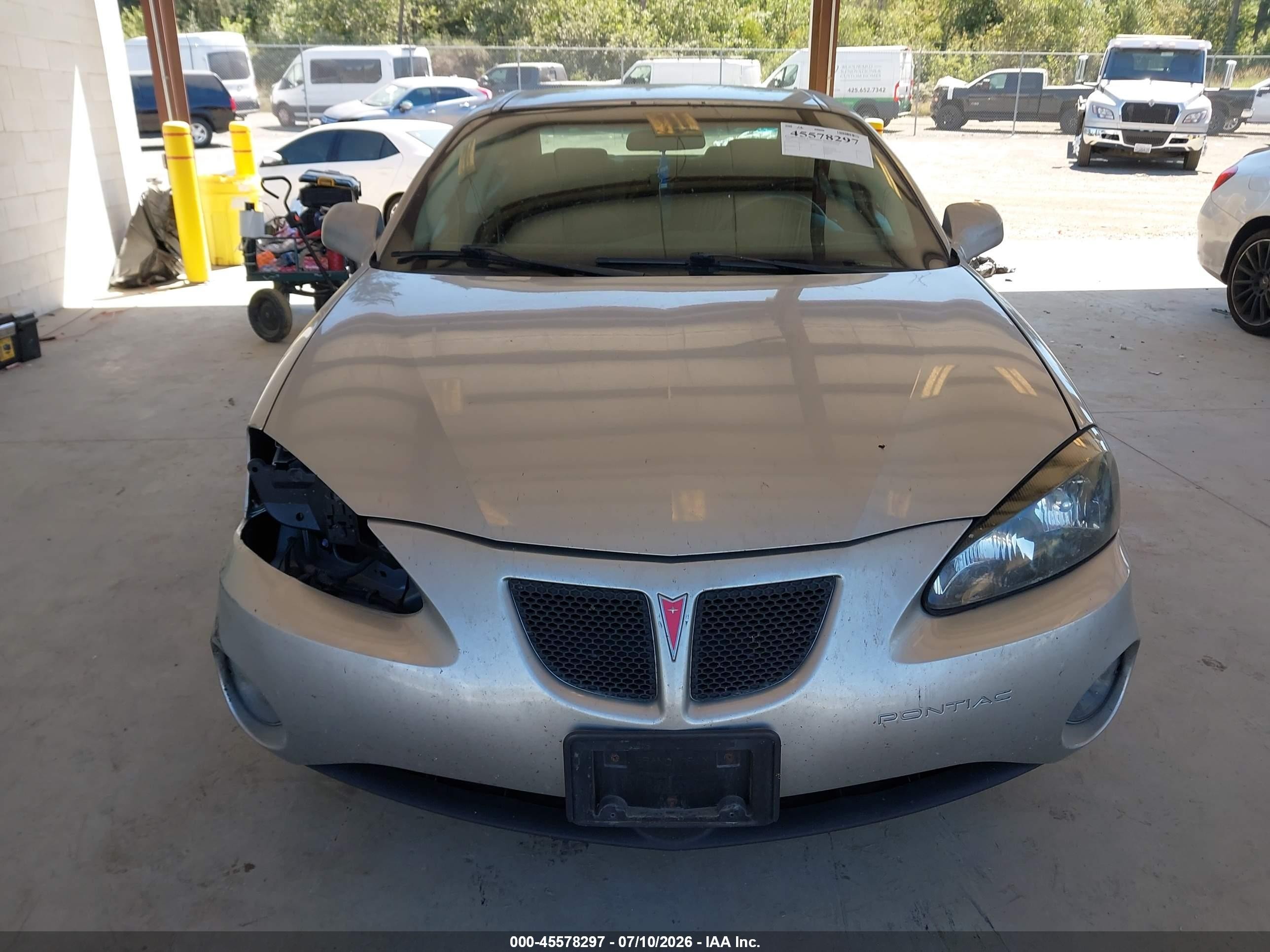 2007 Pontiac Grand Prix   Silver vin: 2G2WP552171119367