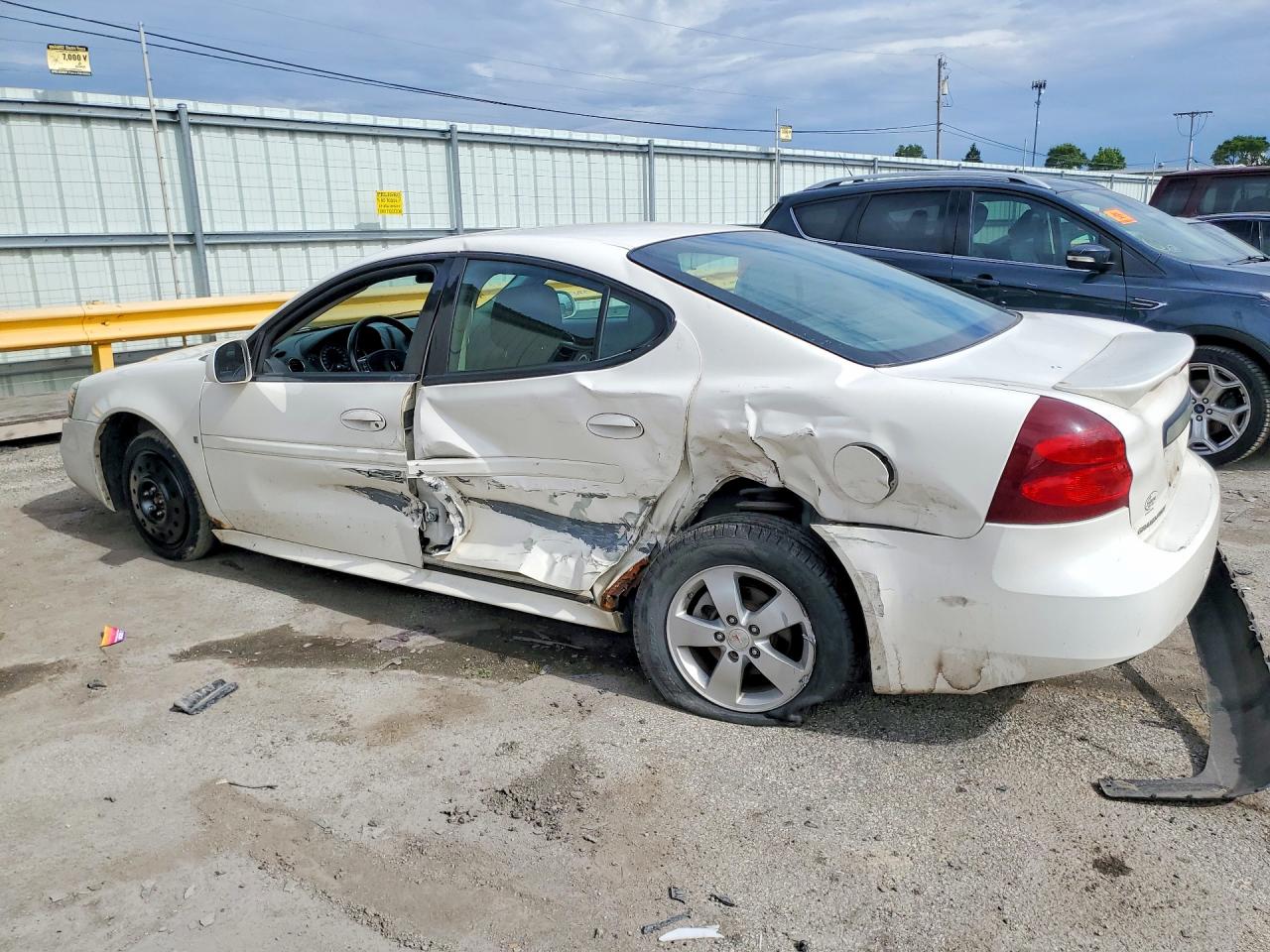 2007 Pontiac Grand Prix White vin: 2G2WP552171151882