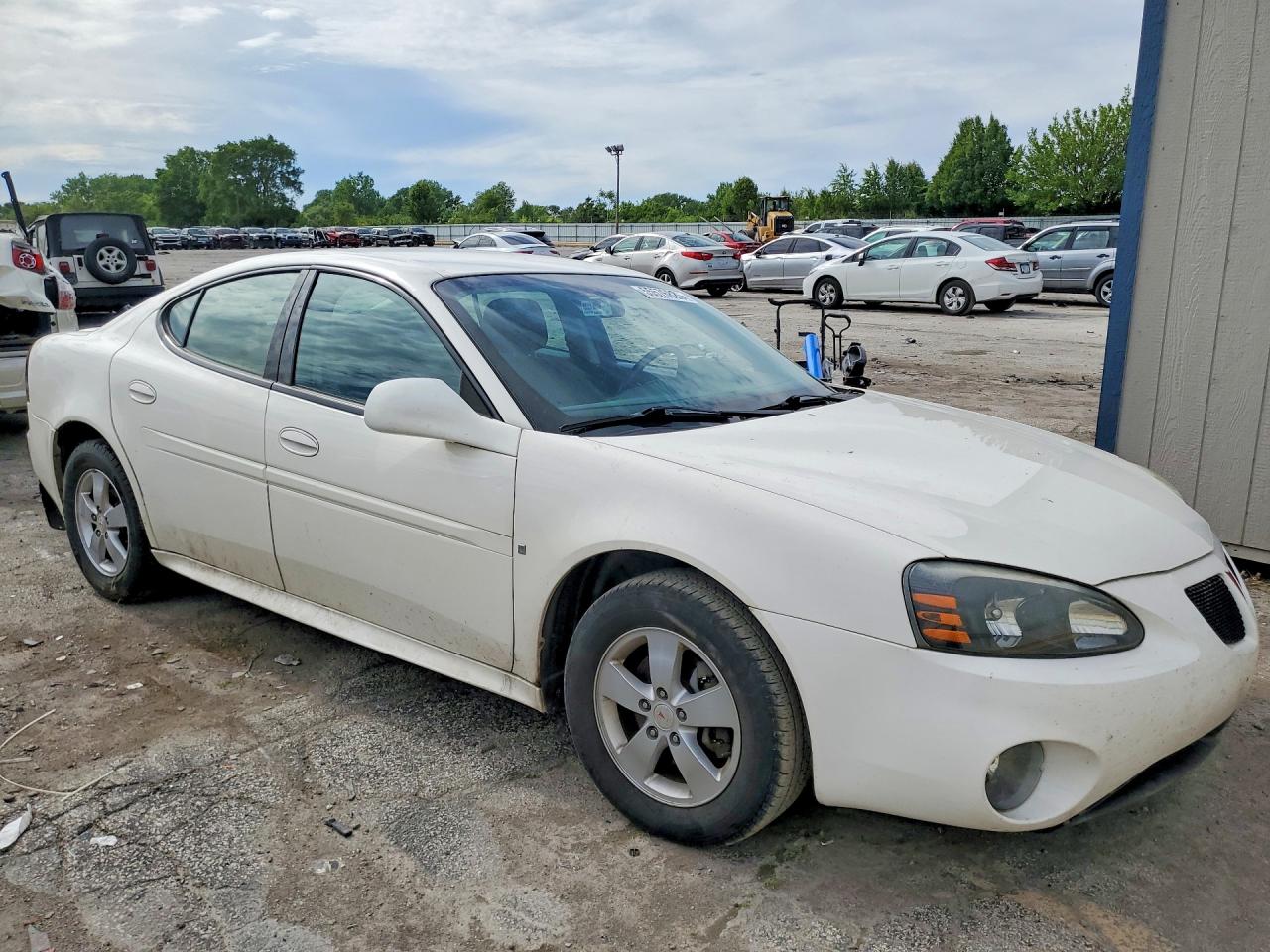 2007 Pontiac Grand Prix White vin: 2G2WP552171151882