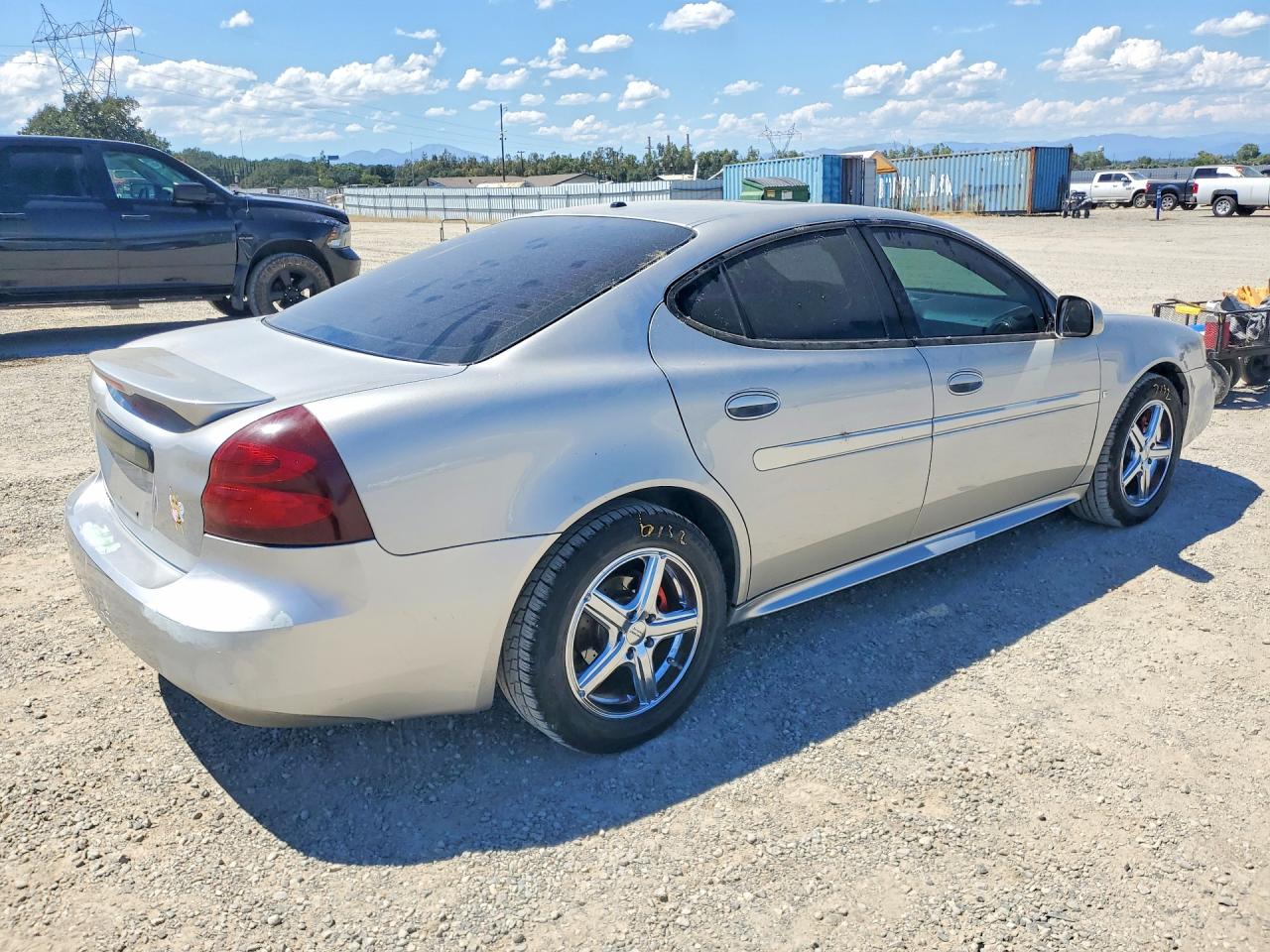 2007 Pontiac Grand Prix Silver vin: 2G2WP552171168181
