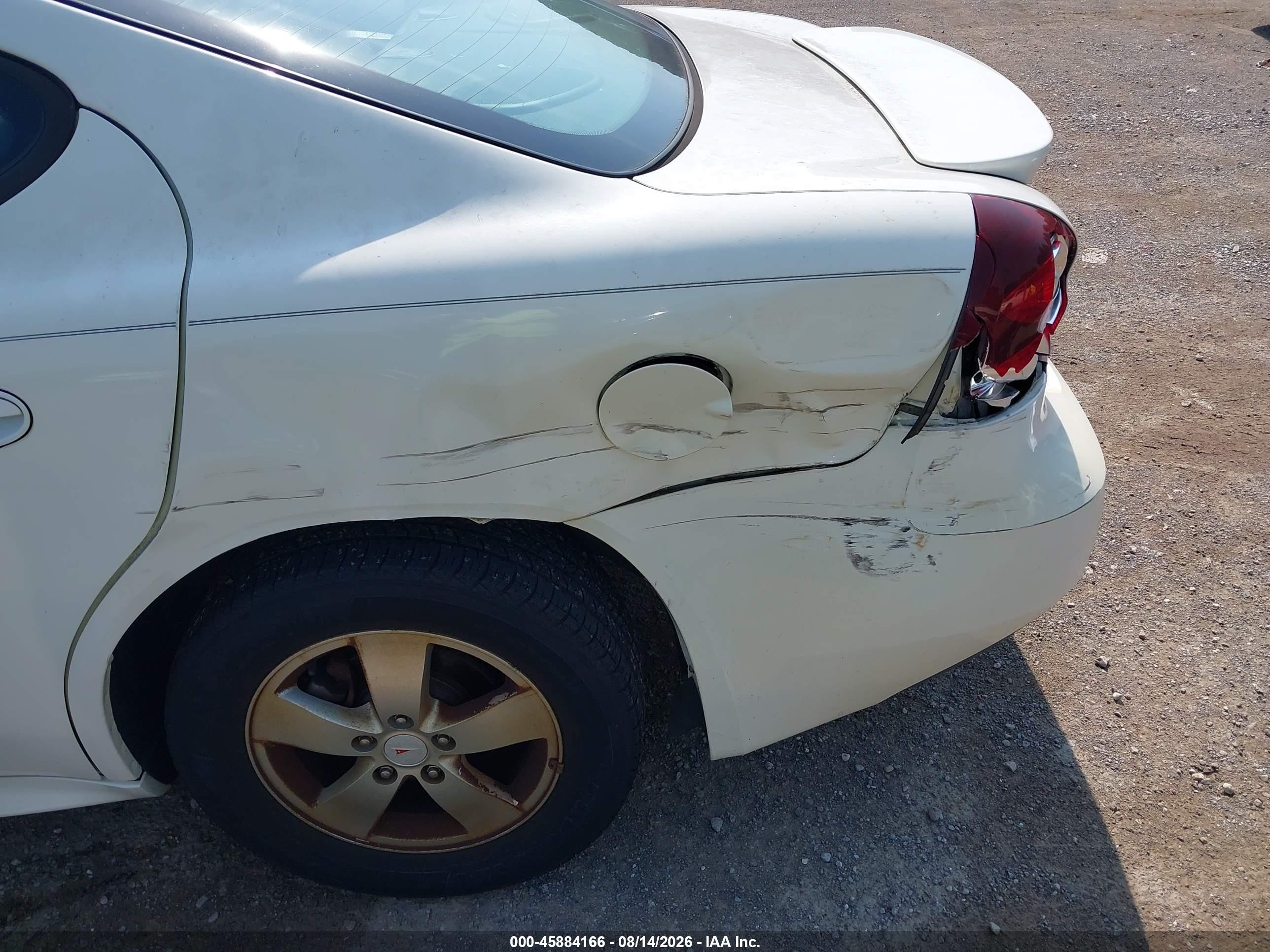 2006 Pontiac Grand Prix   White vin: 2G2WP552261282897