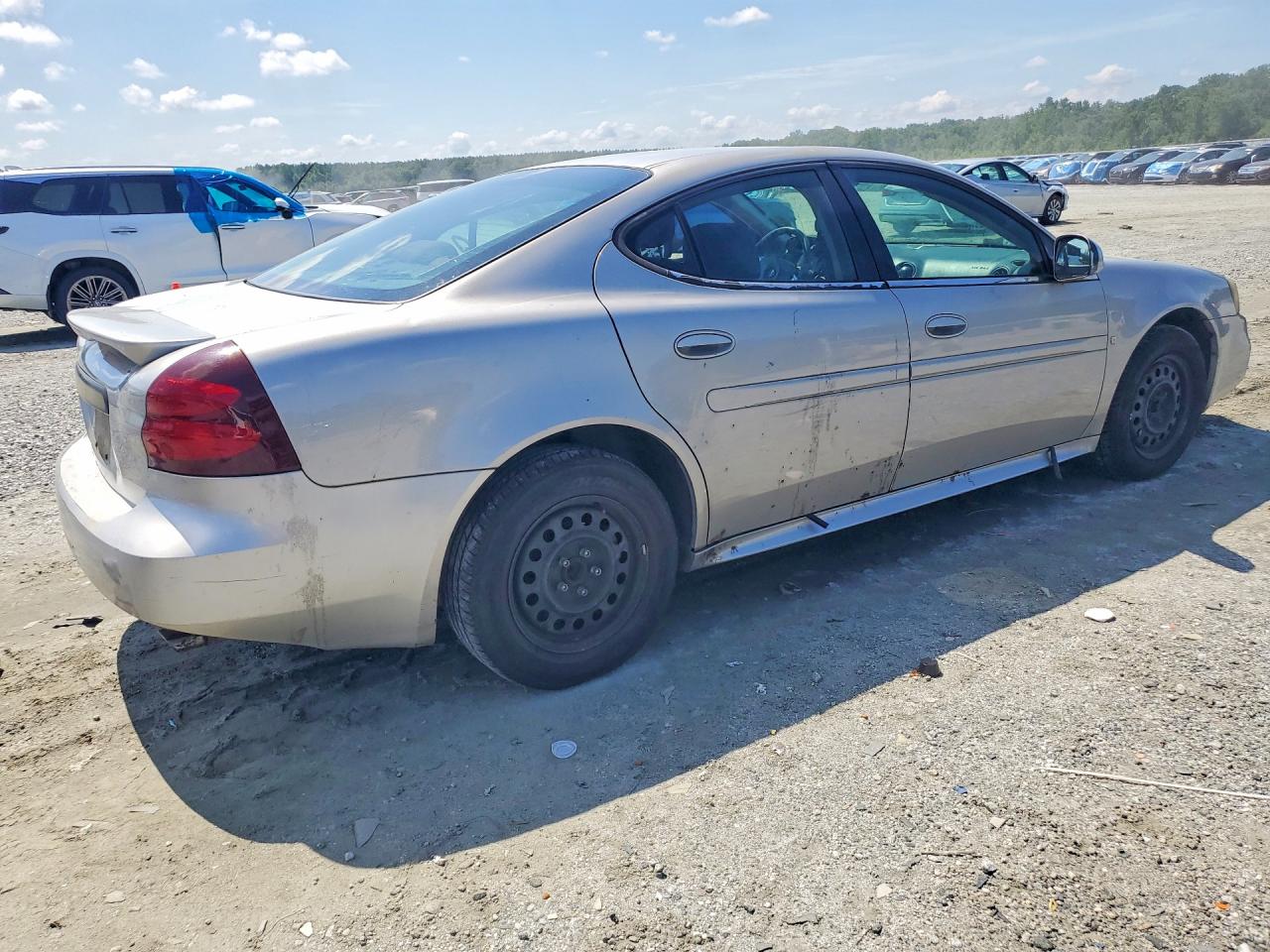 2006 Pontiac Grand Prix Silver vin: 2G2WP552261291261