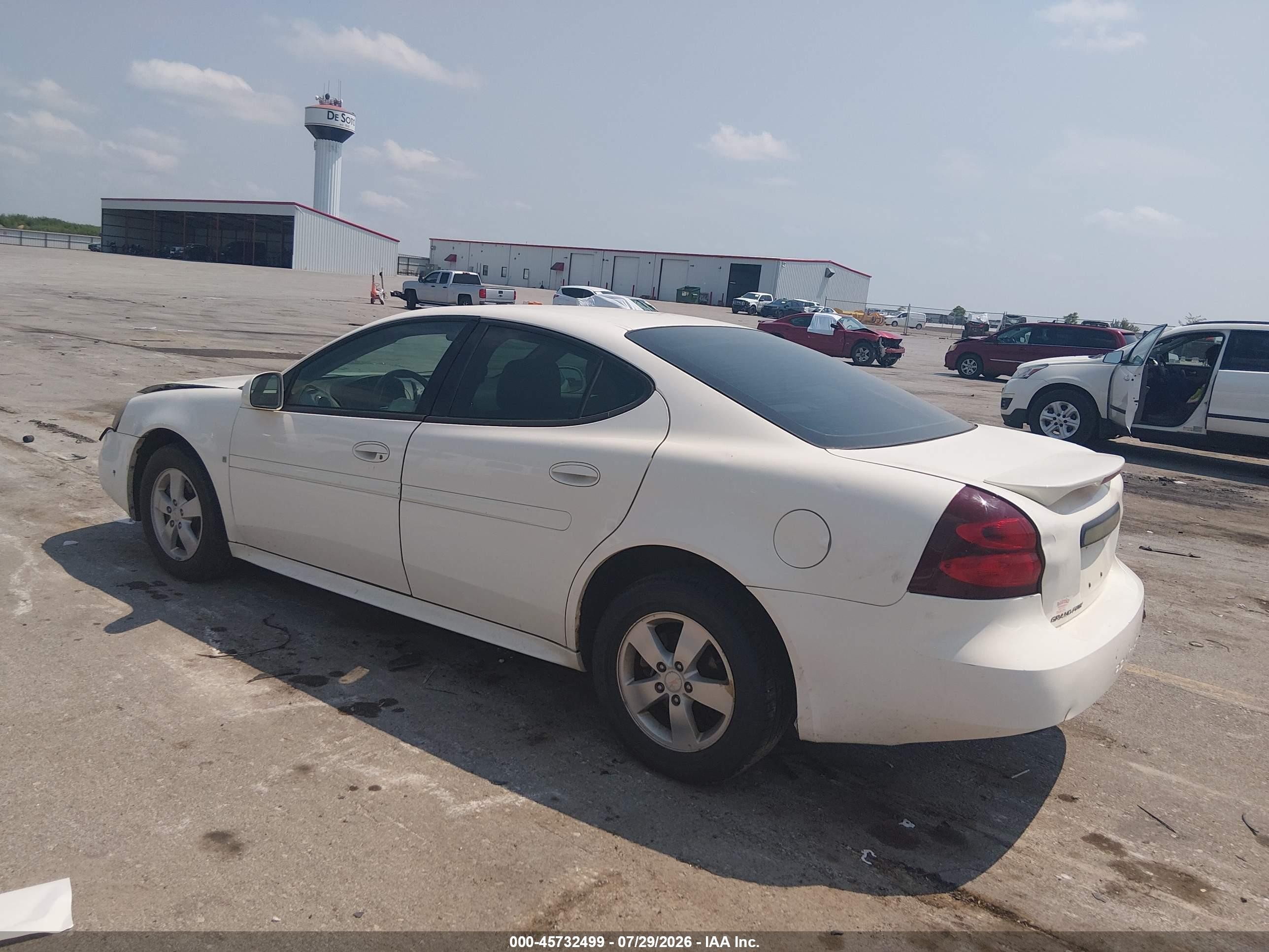 2007 Pontiac Grand Prix   White vin: 2G2WP552271143189