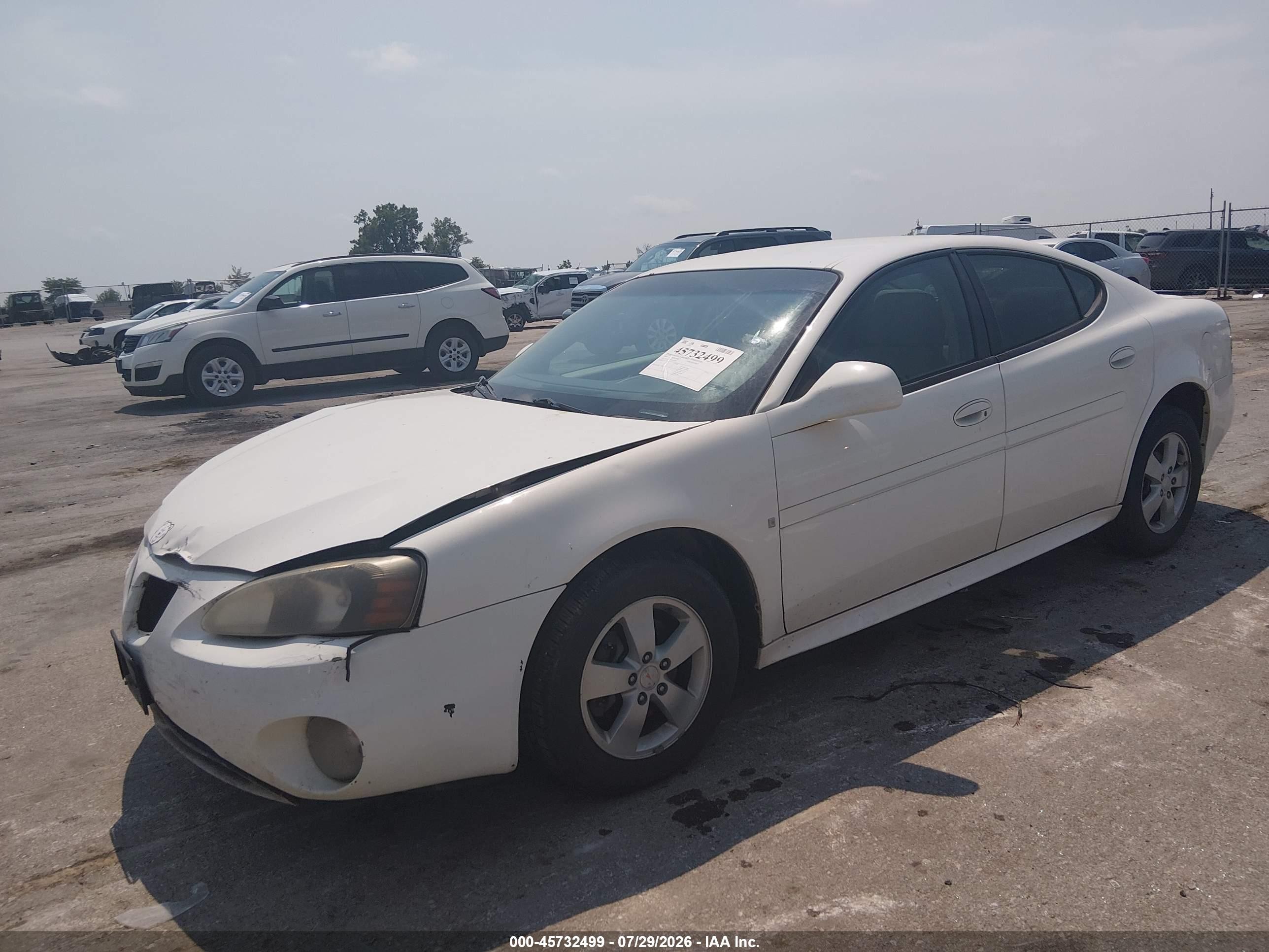 2007 Pontiac Grand Prix   White vin: 2G2WP552271143189
