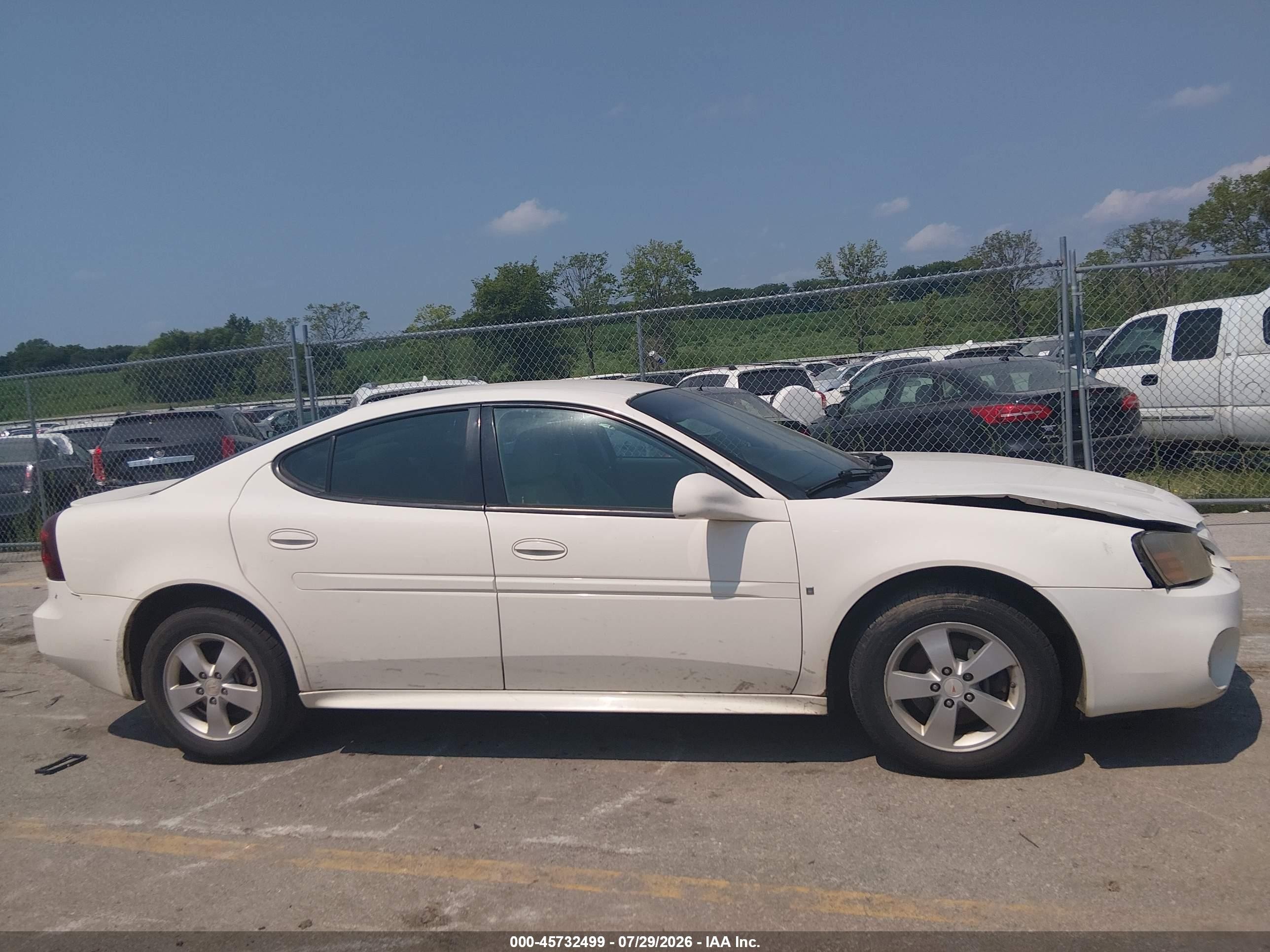 2007 Pontiac Grand Prix   White vin: 2G2WP552271143189