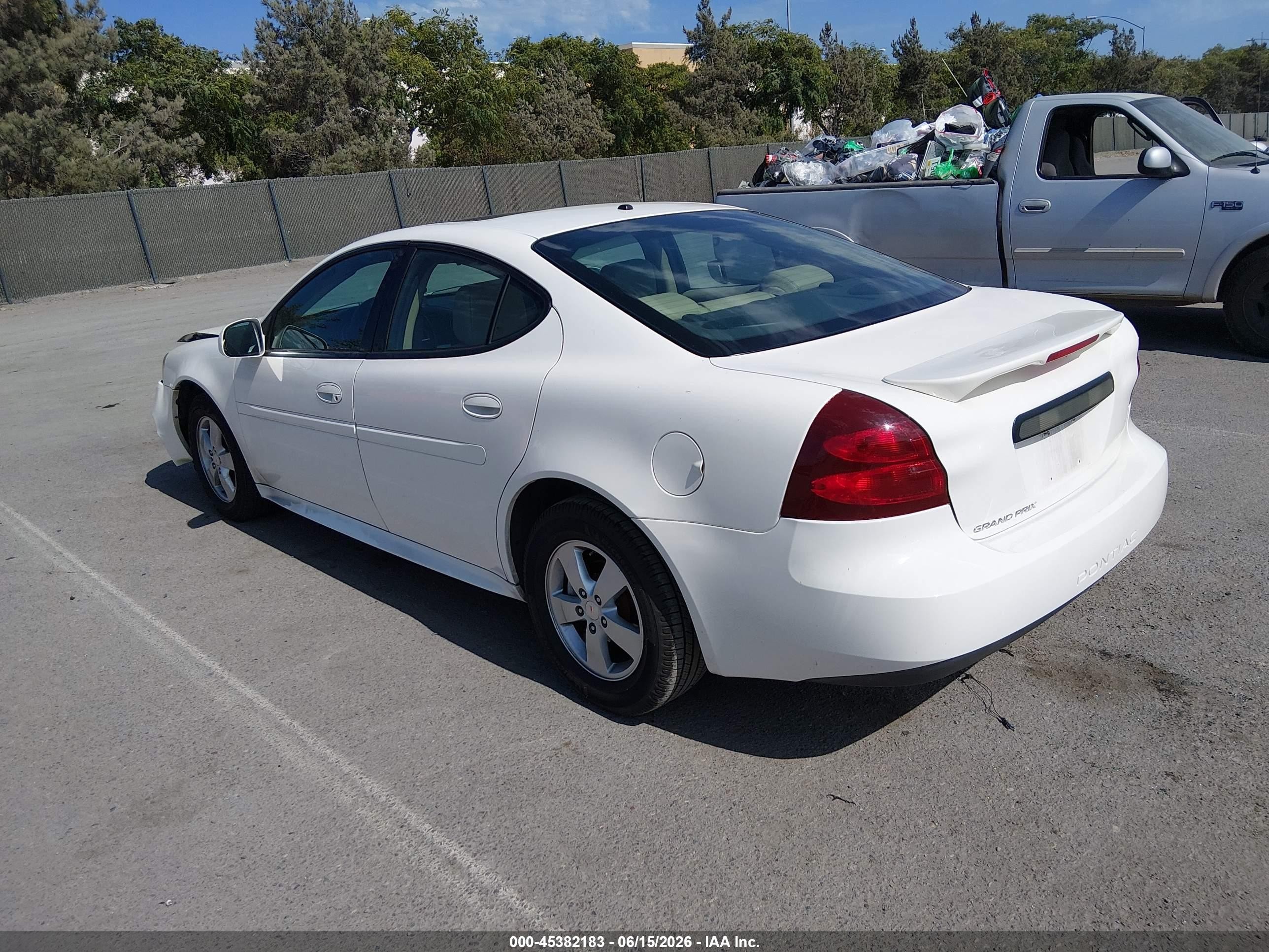 2007 Pontiac Grand Prix   White vin: 2G2WP552271192828