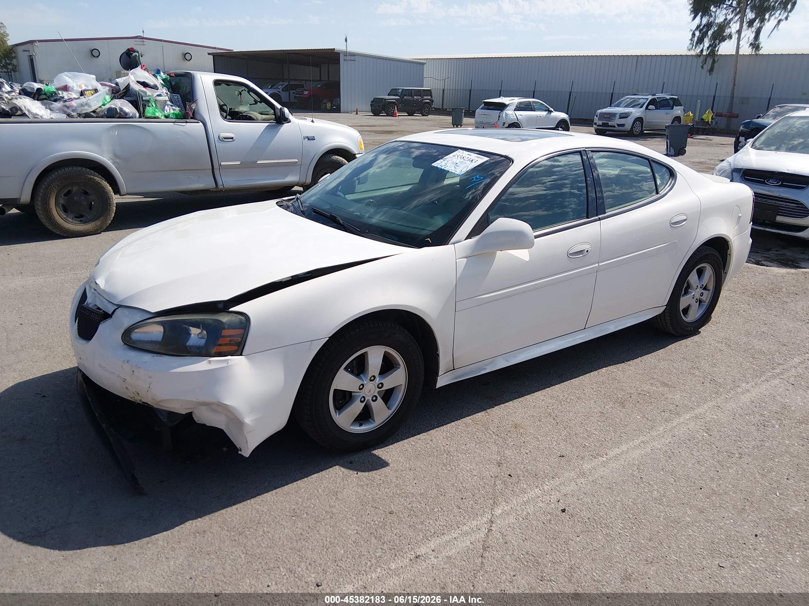 2007 Pontiac Grand Prix   White vin: 2G2WP552271192828