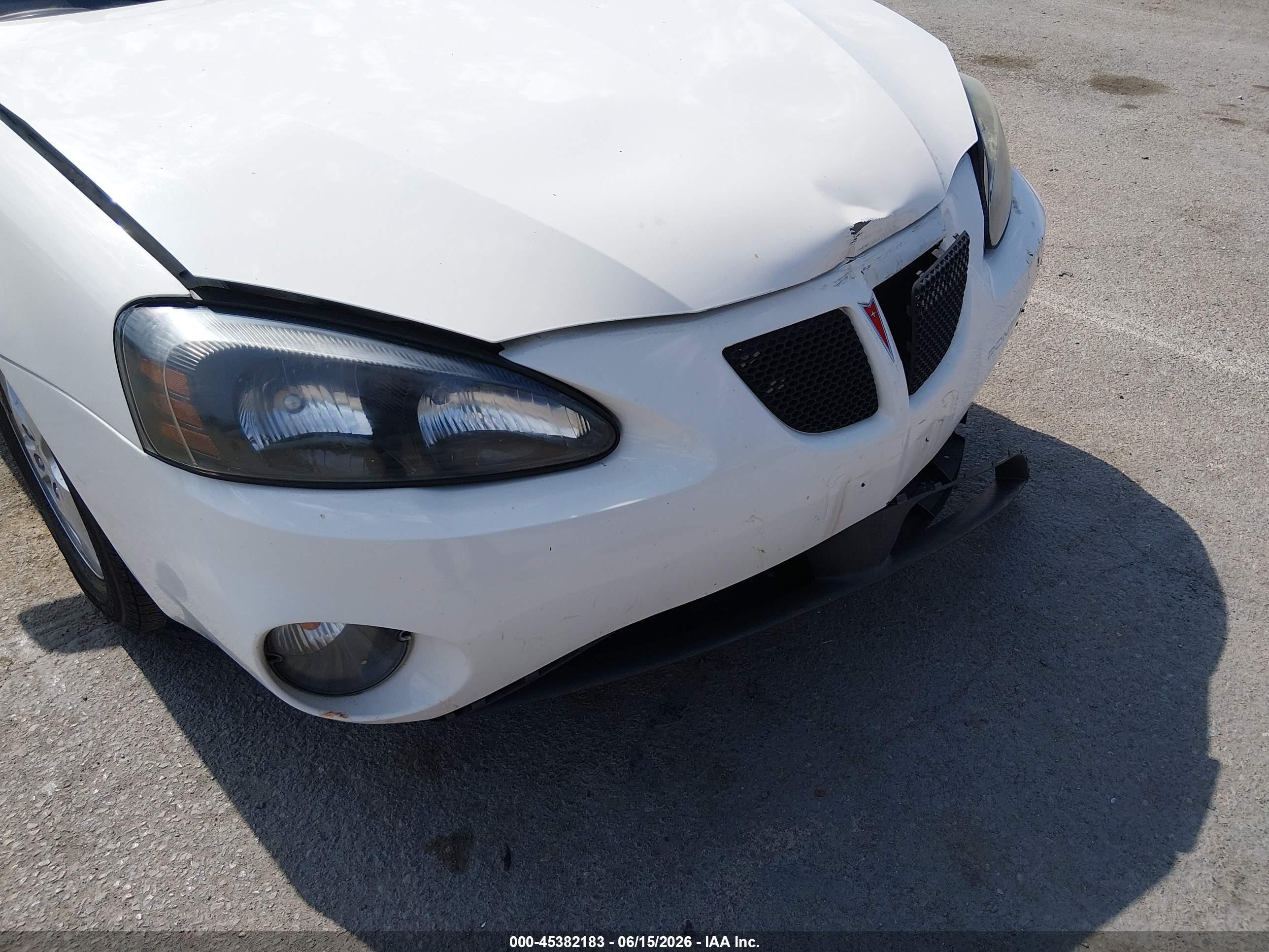 2007 Pontiac Grand Prix   White vin: 2G2WP552271192828