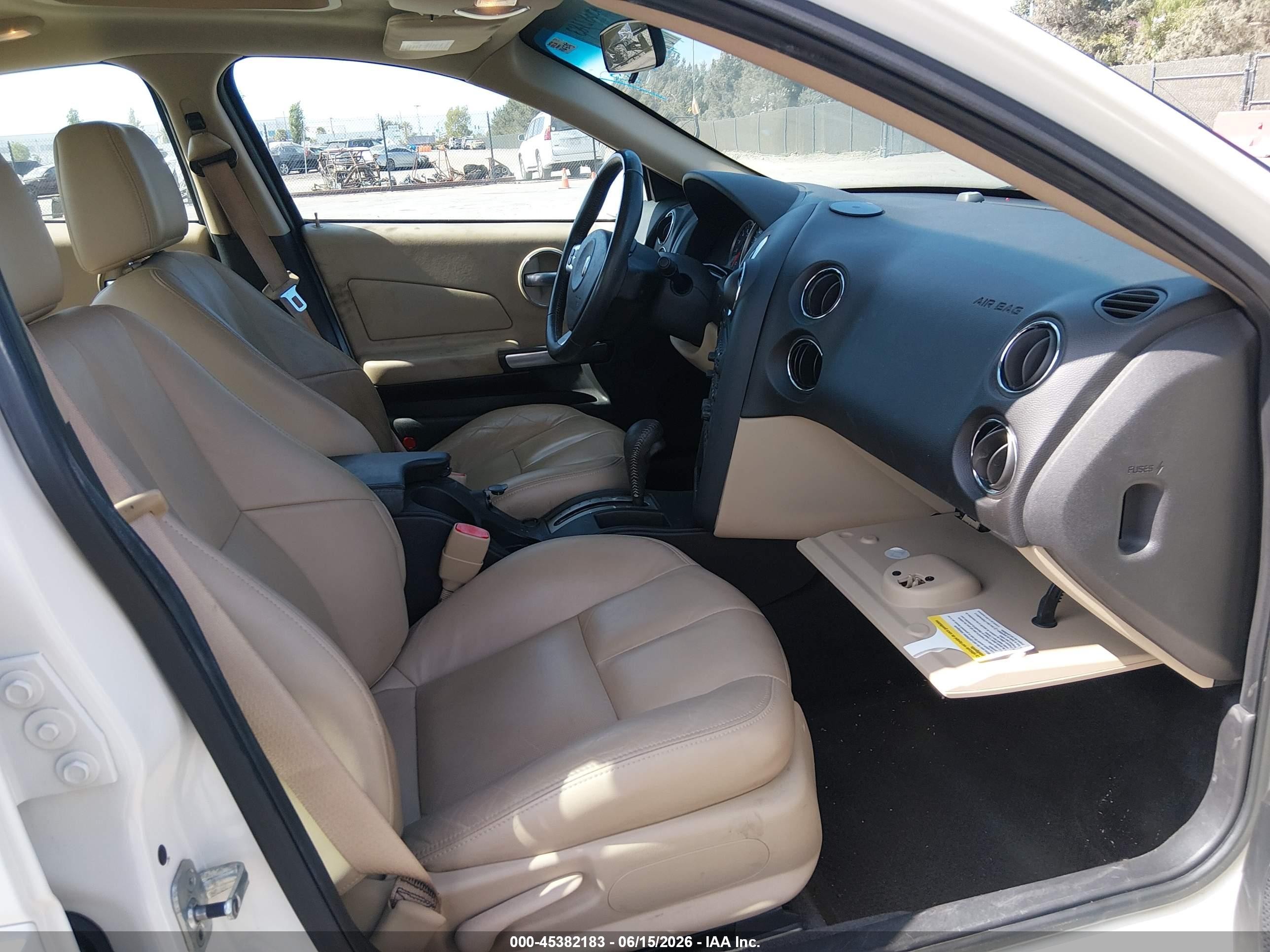 2007 Pontiac Grand Prix   White vin: 2G2WP552271192828