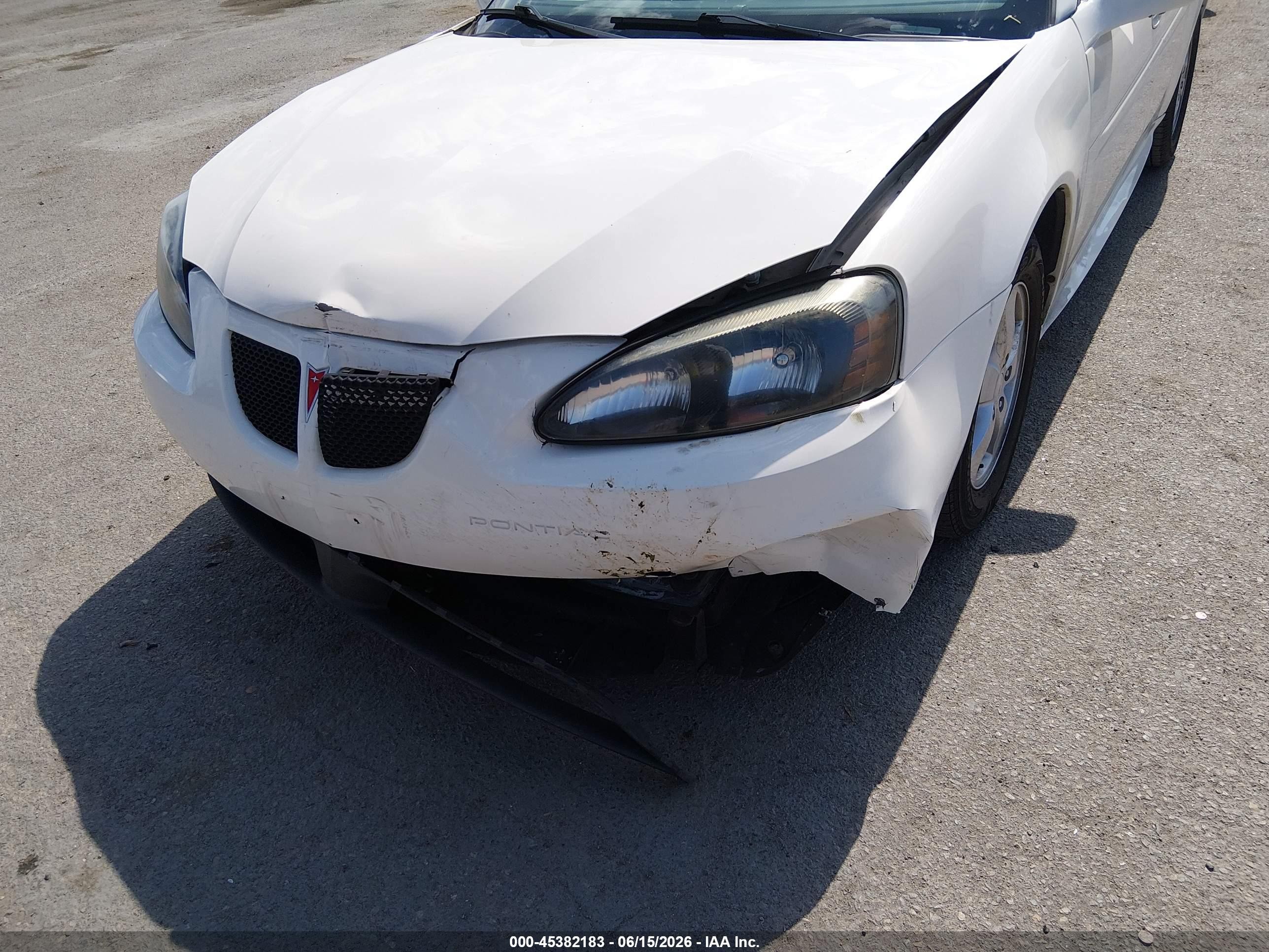 2007 Pontiac Grand Prix   White vin: 2G2WP552271192828