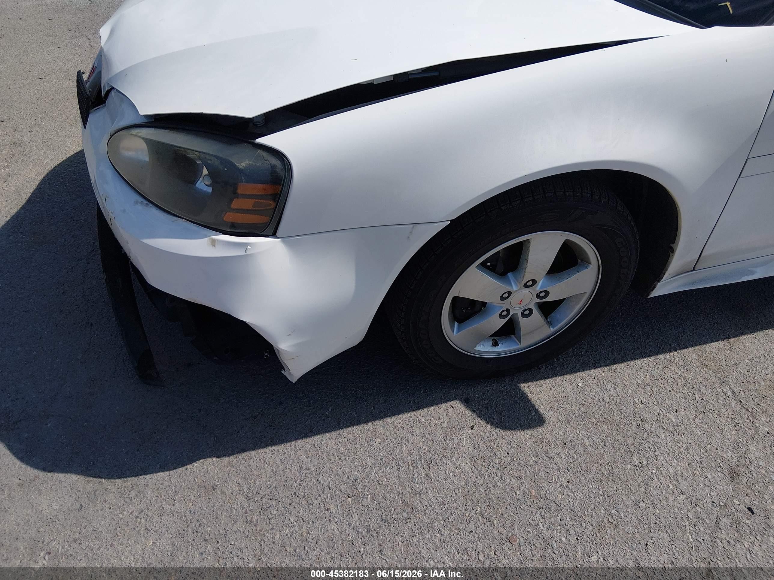 2007 Pontiac Grand Prix   White vin: 2G2WP552271192828