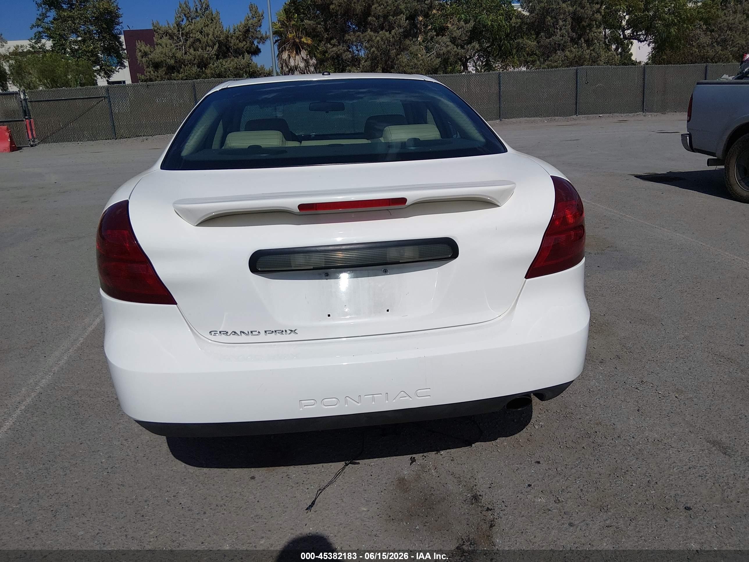 2007 Pontiac Grand Prix   White vin: 2G2WP552271192828