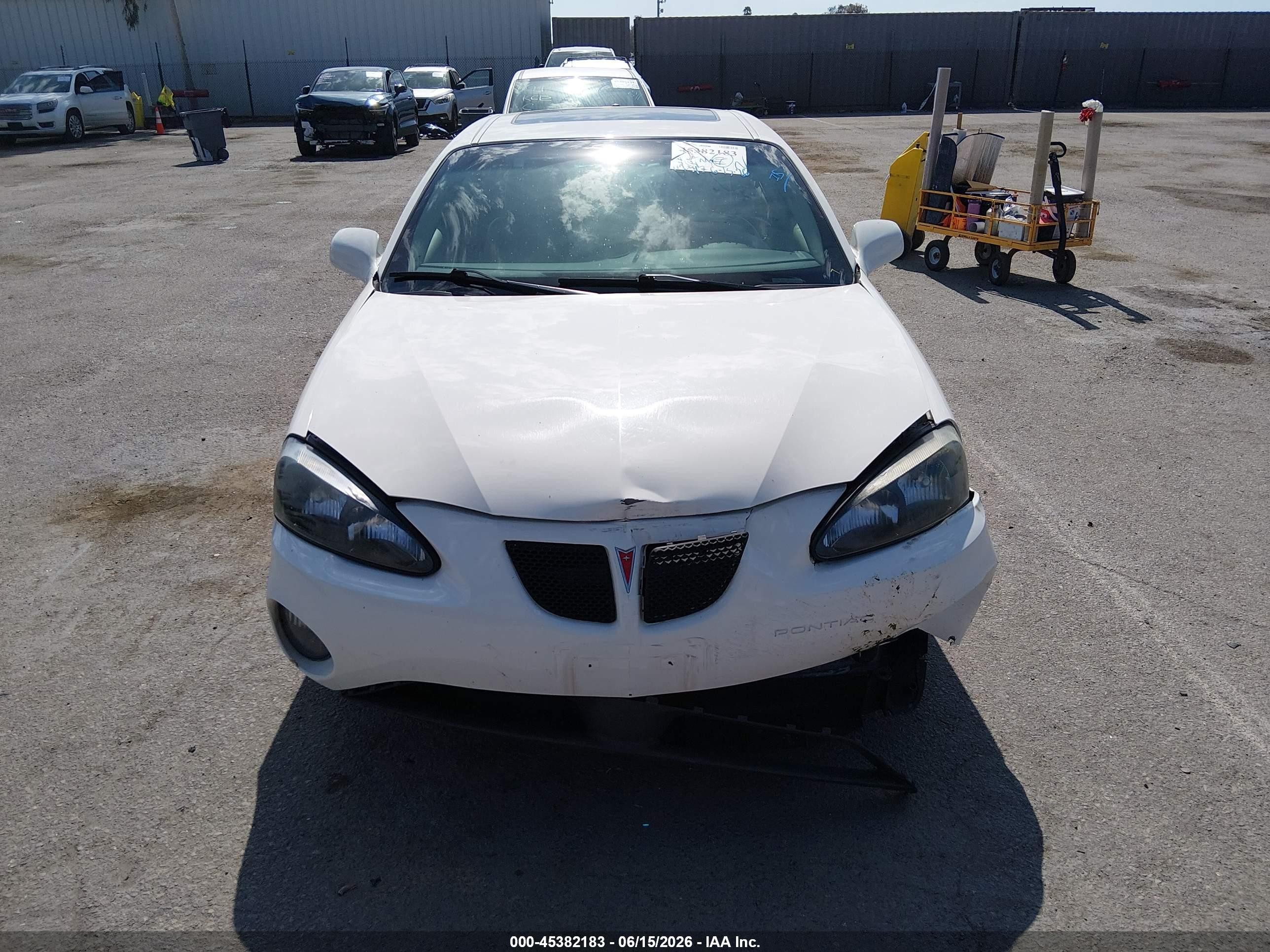 2007 Pontiac Grand Prix   White vin: 2G2WP552271192828