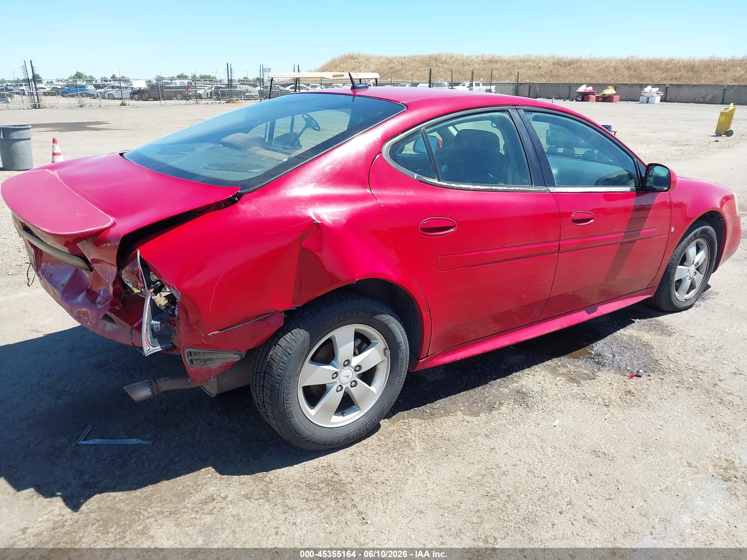 2007 Pontiac Grand Prix   Красный vin: 2G2WP552371185063