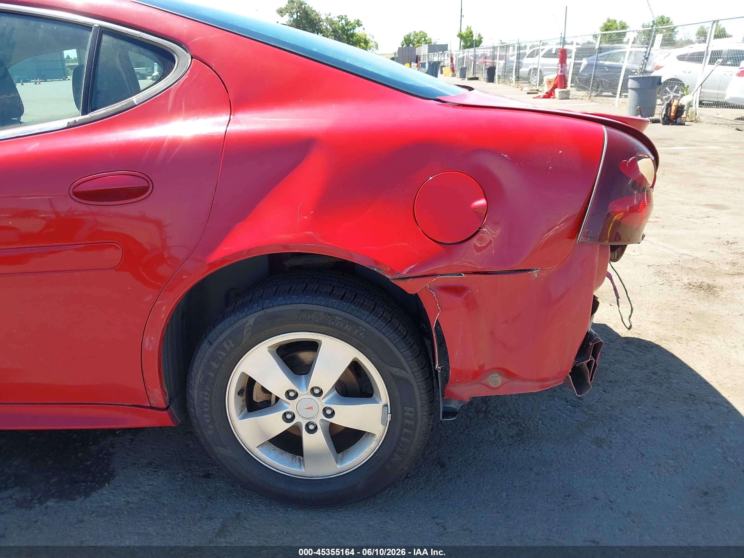 2007 Pontiac Grand Prix   Красный vin: 2G2WP552371185063