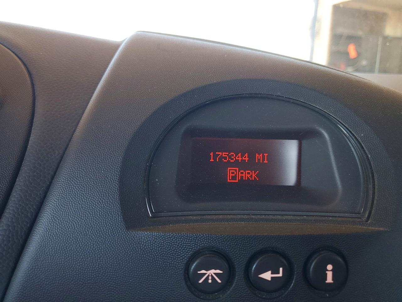 2008 Pontiac Grand Prix Серебряный vin: 2G2WP552381101857