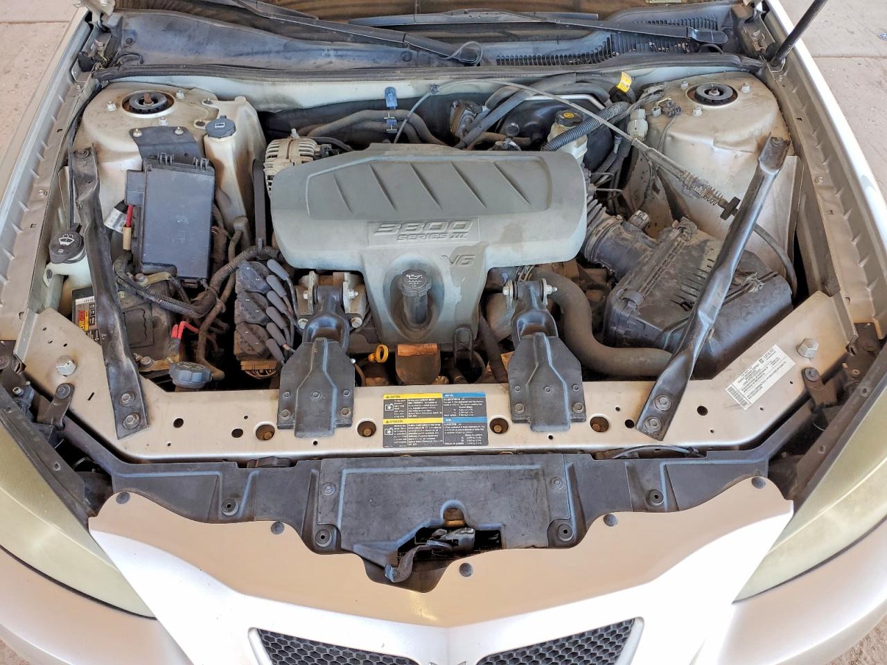 2008 Pontiac Grand Prix Серебряный vin: 2G2WP552381101857