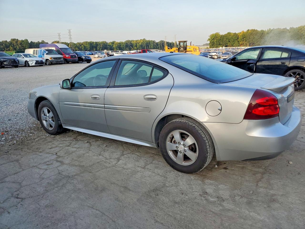 2008 Pontiac Grand Prix Silver vin: 2G2WP552381124443