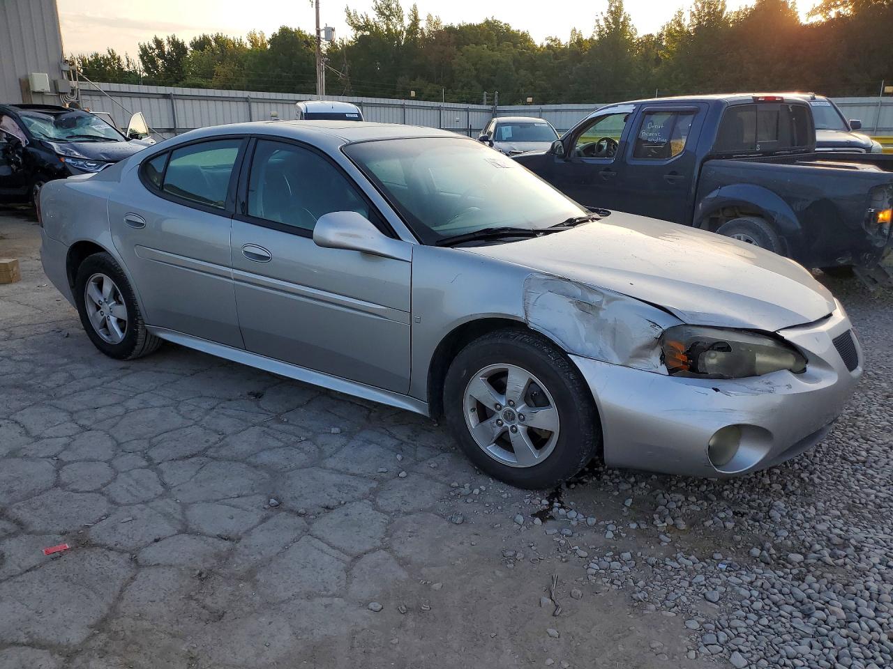 2008 Pontiac Grand Prix Silver vin: 2G2WP552381124443
