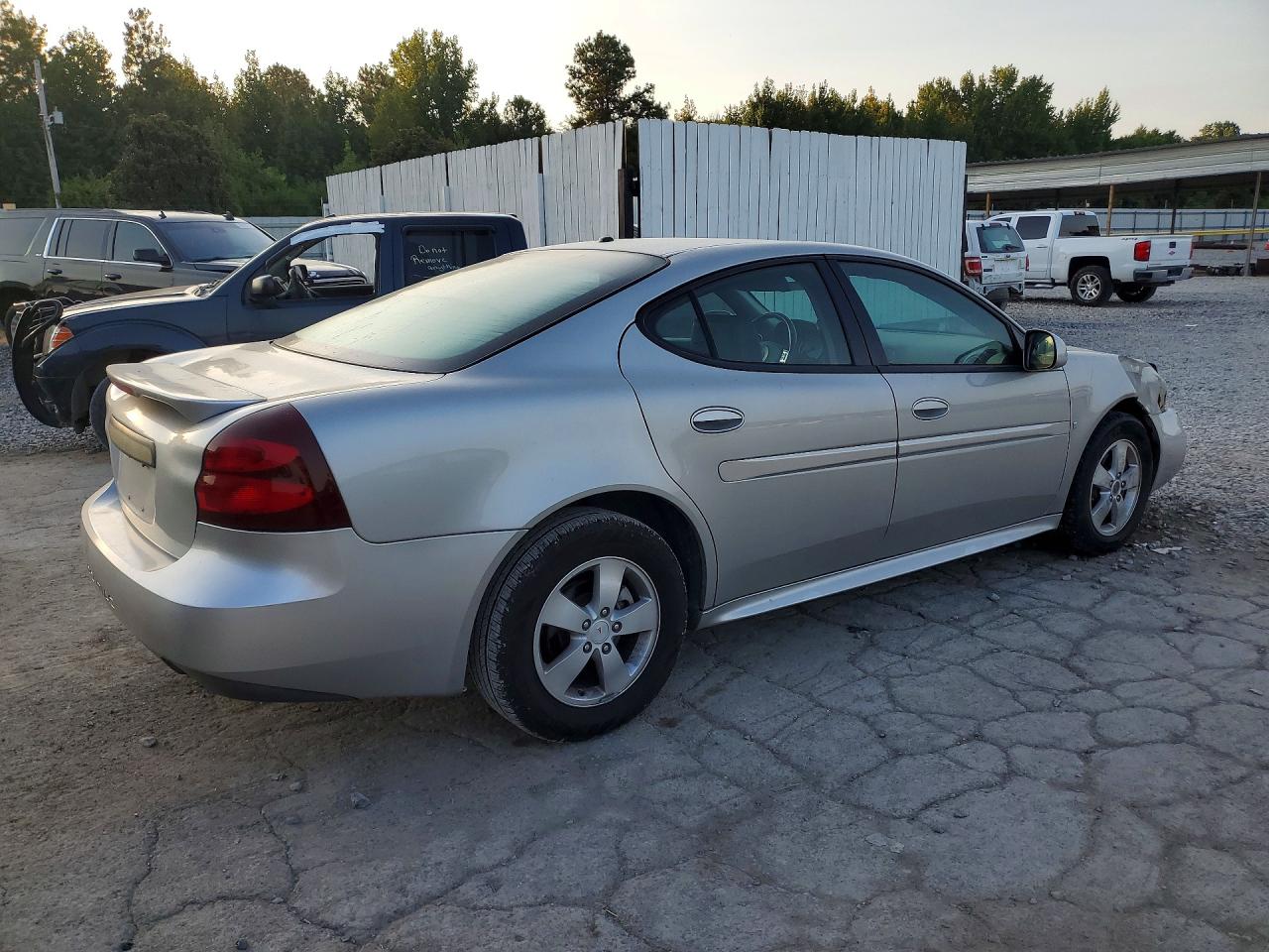 2008 Pontiac Grand Prix Silver vin: 2G2WP552381124443
