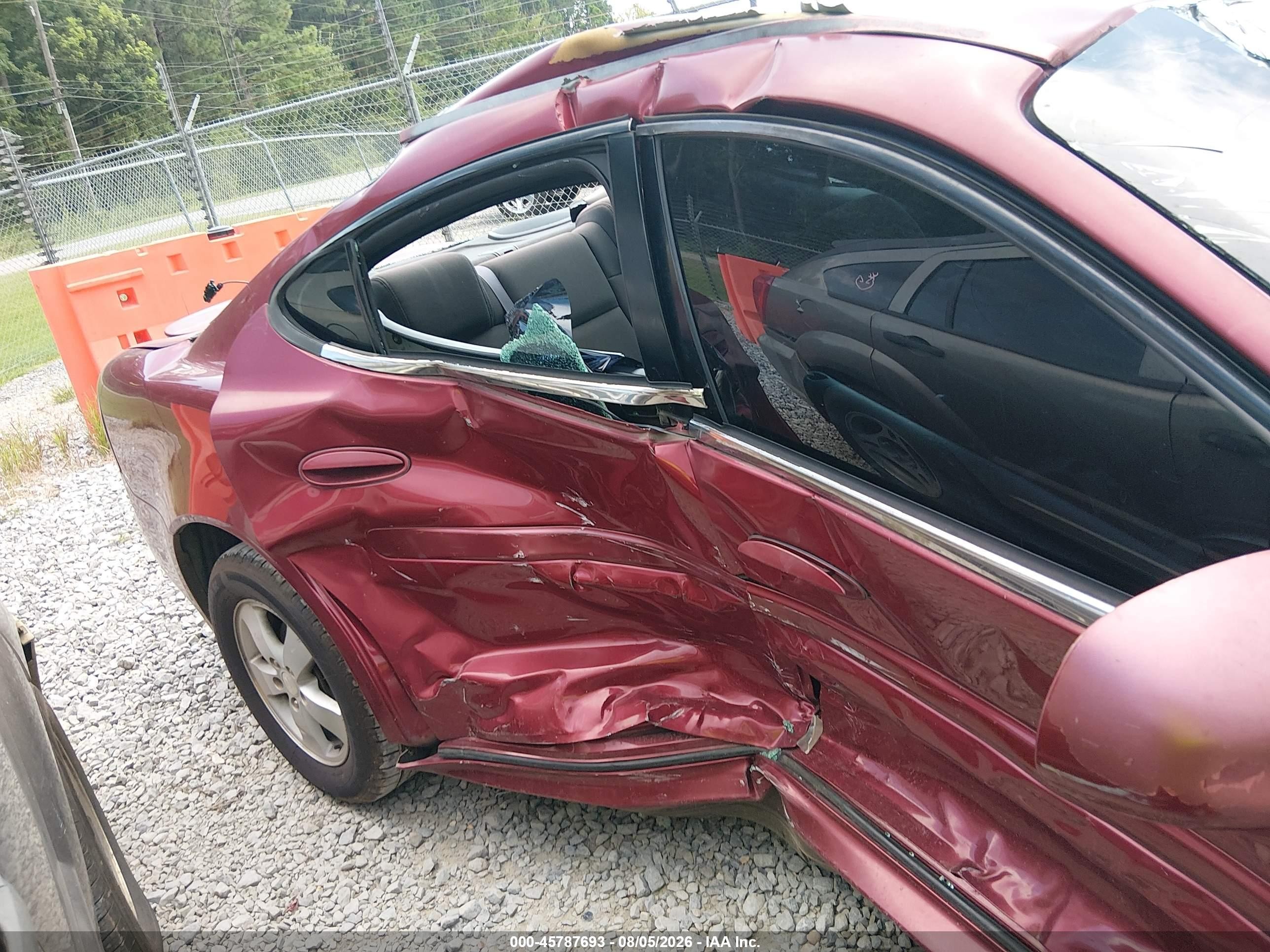 2008 Pontiac Grand Prix   Maroon vin: 2G2WP552381130761