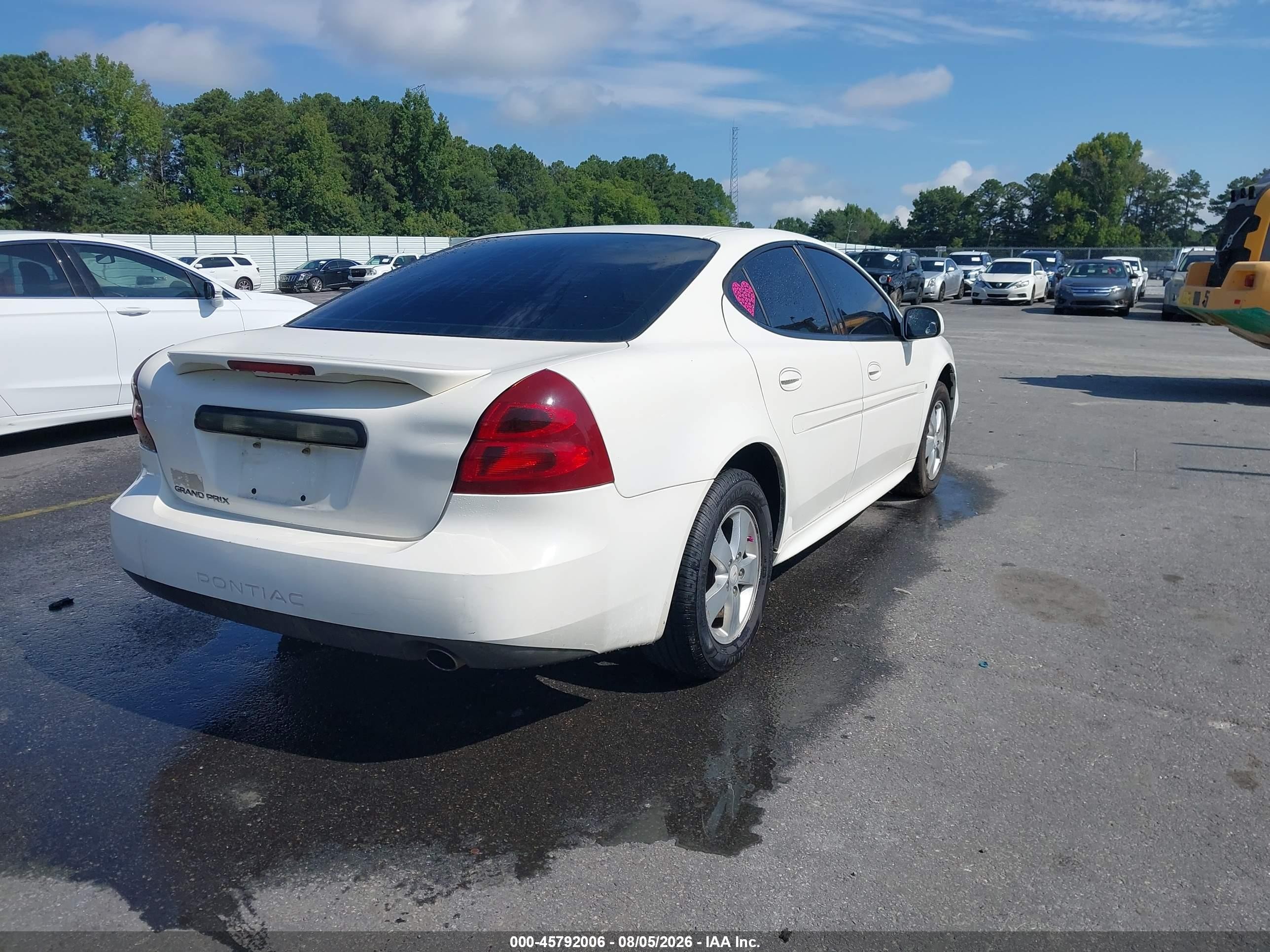 2008 Pontiac Grand Prix   White vin: 2G2WP552481110485