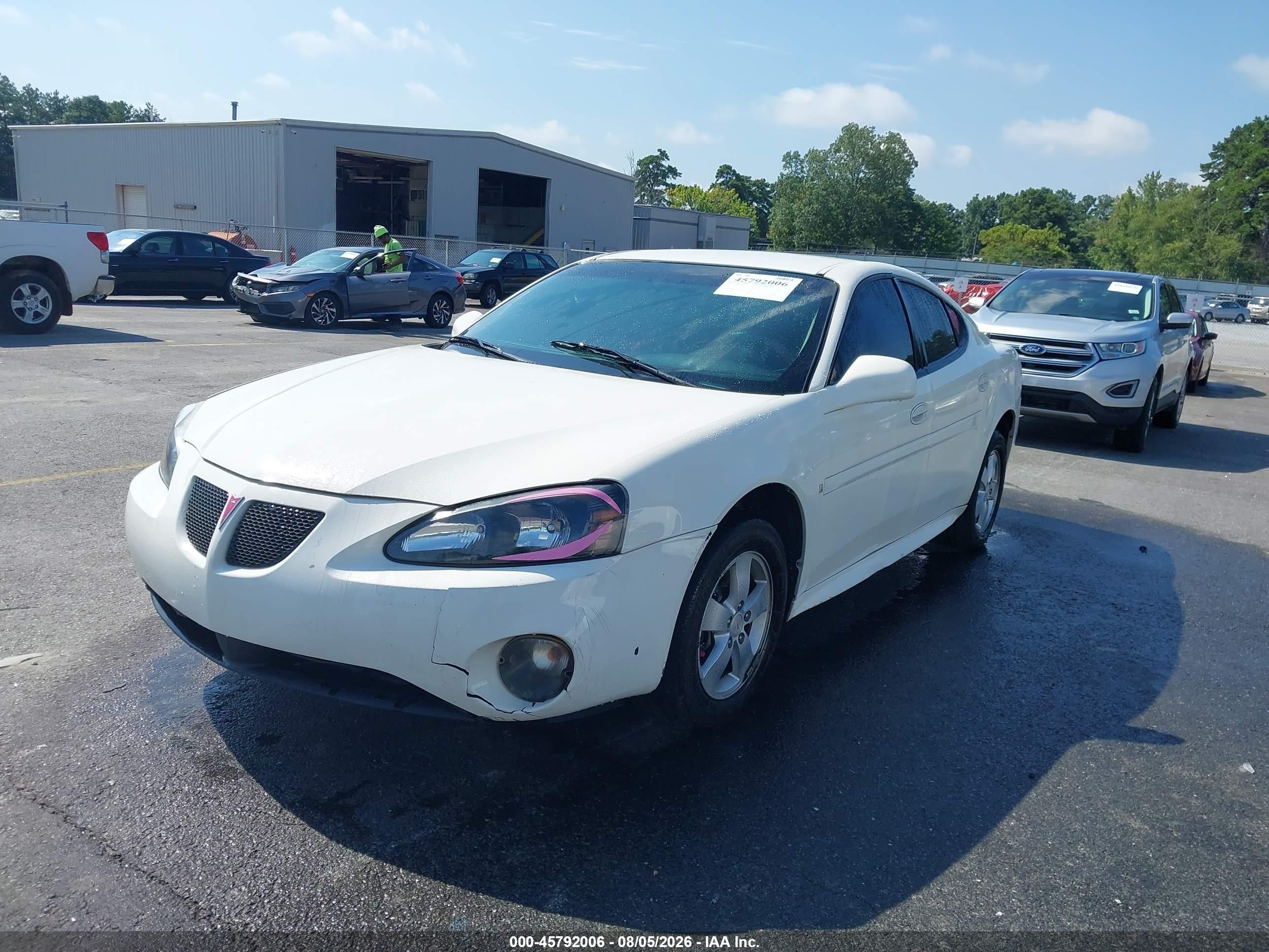 2008 Pontiac Grand Prix   White vin: 2G2WP552481110485