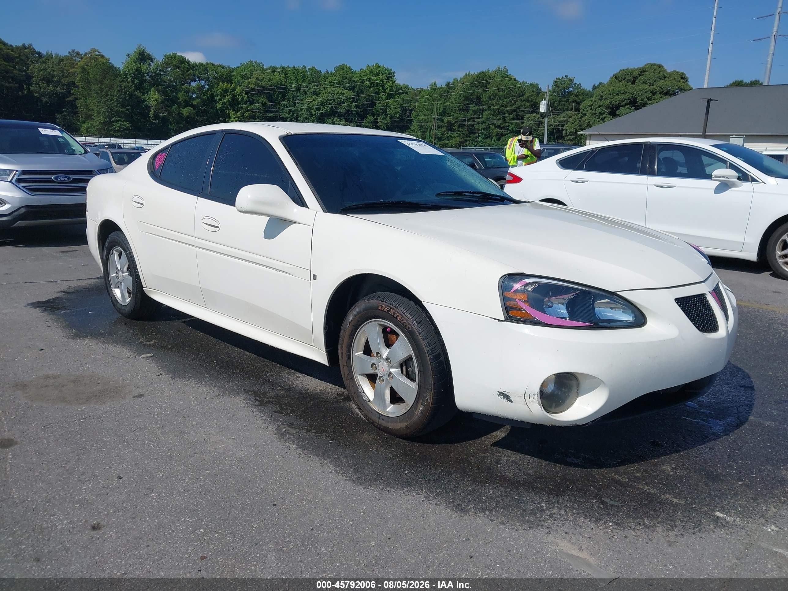 2008 Pontiac Grand Prix   White vin: 2G2WP552481110485