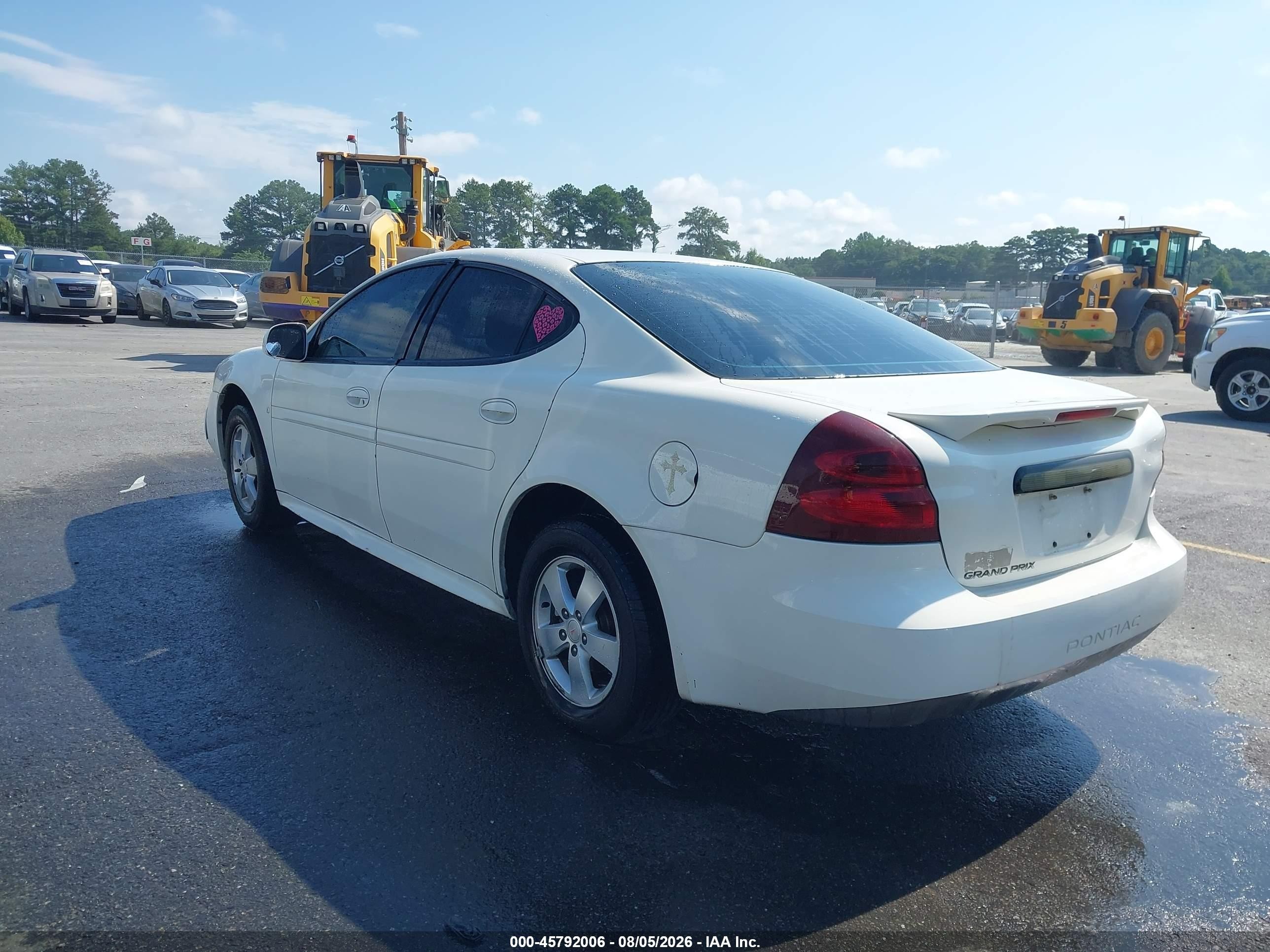 2008 Pontiac Grand Prix   White vin: 2G2WP552481110485