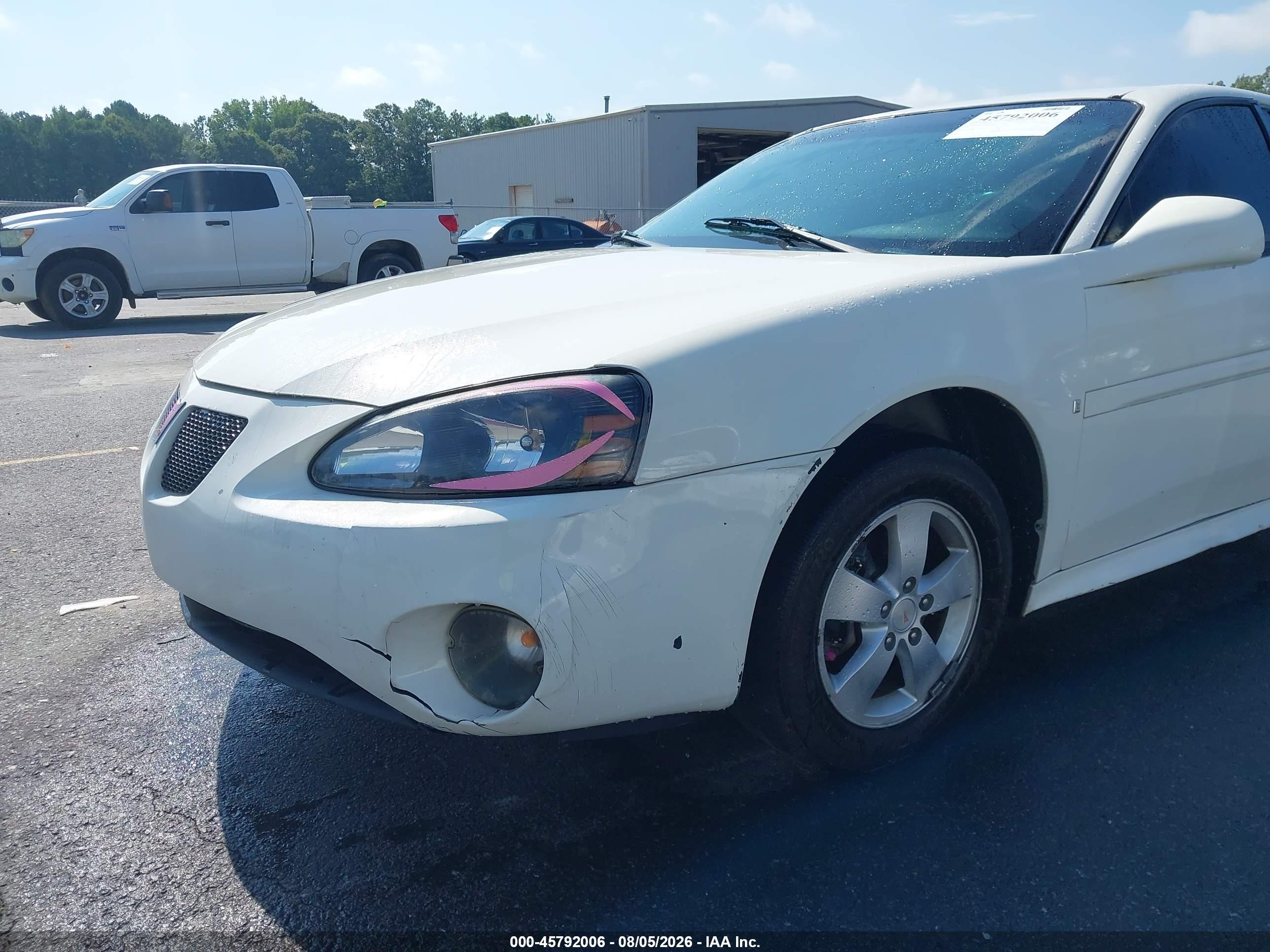 2008 Pontiac Grand Prix   White vin: 2G2WP552481110485
