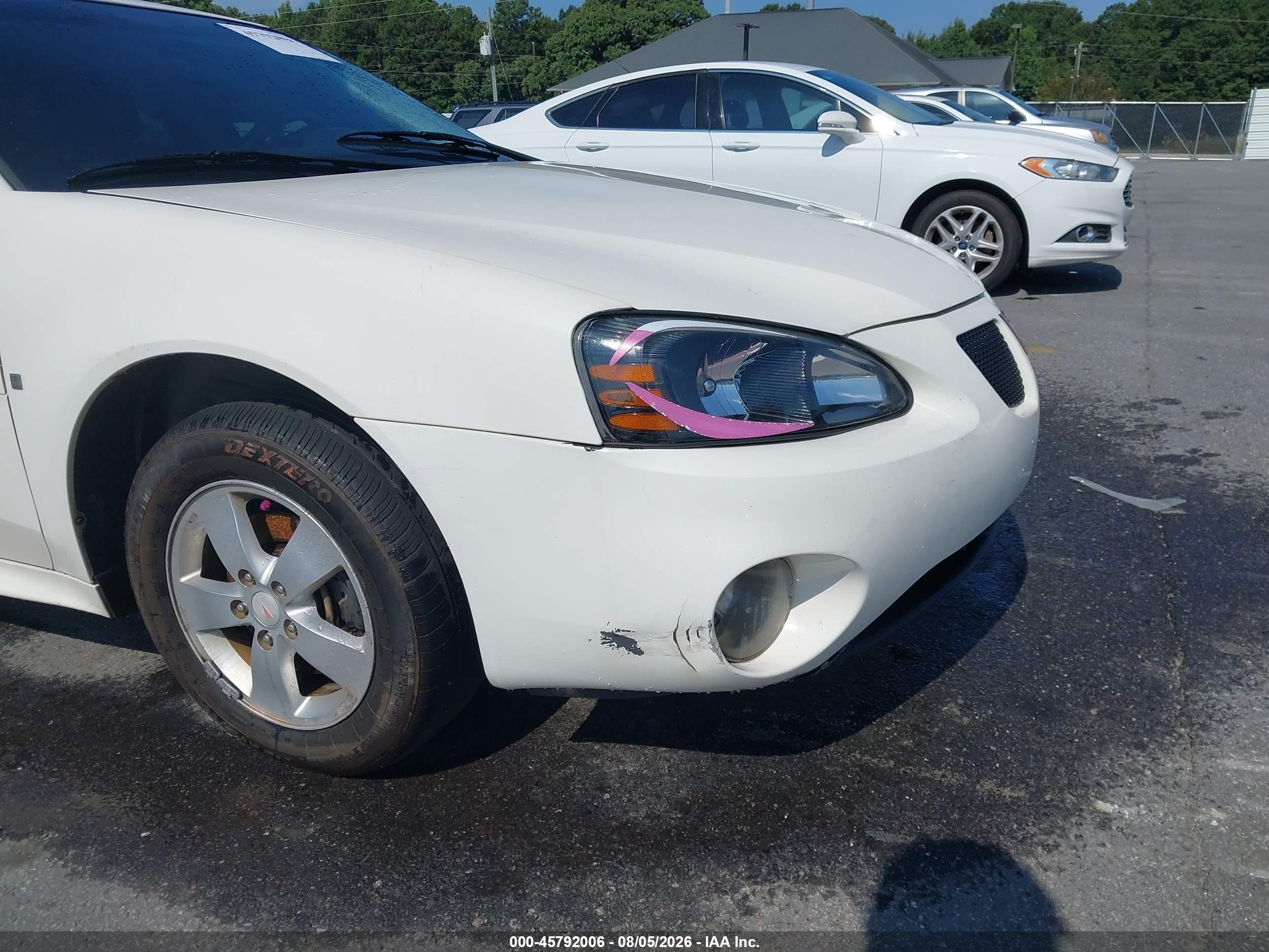 2008 Pontiac Grand Prix   White vin: 2G2WP552481110485