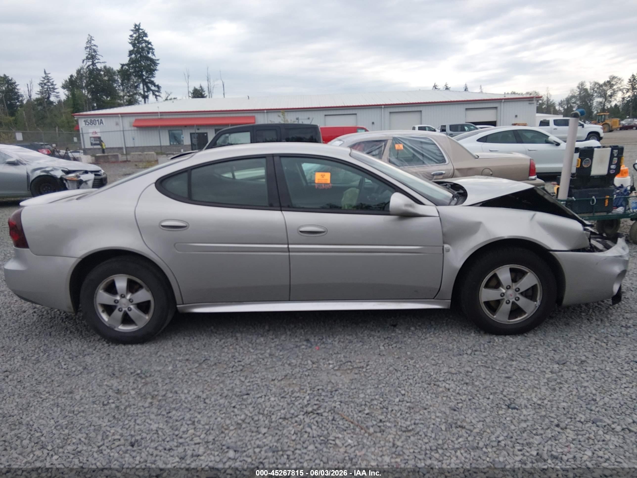 2008 Pontiac Grand Prix   Silver vin: 2G2WP552481125147