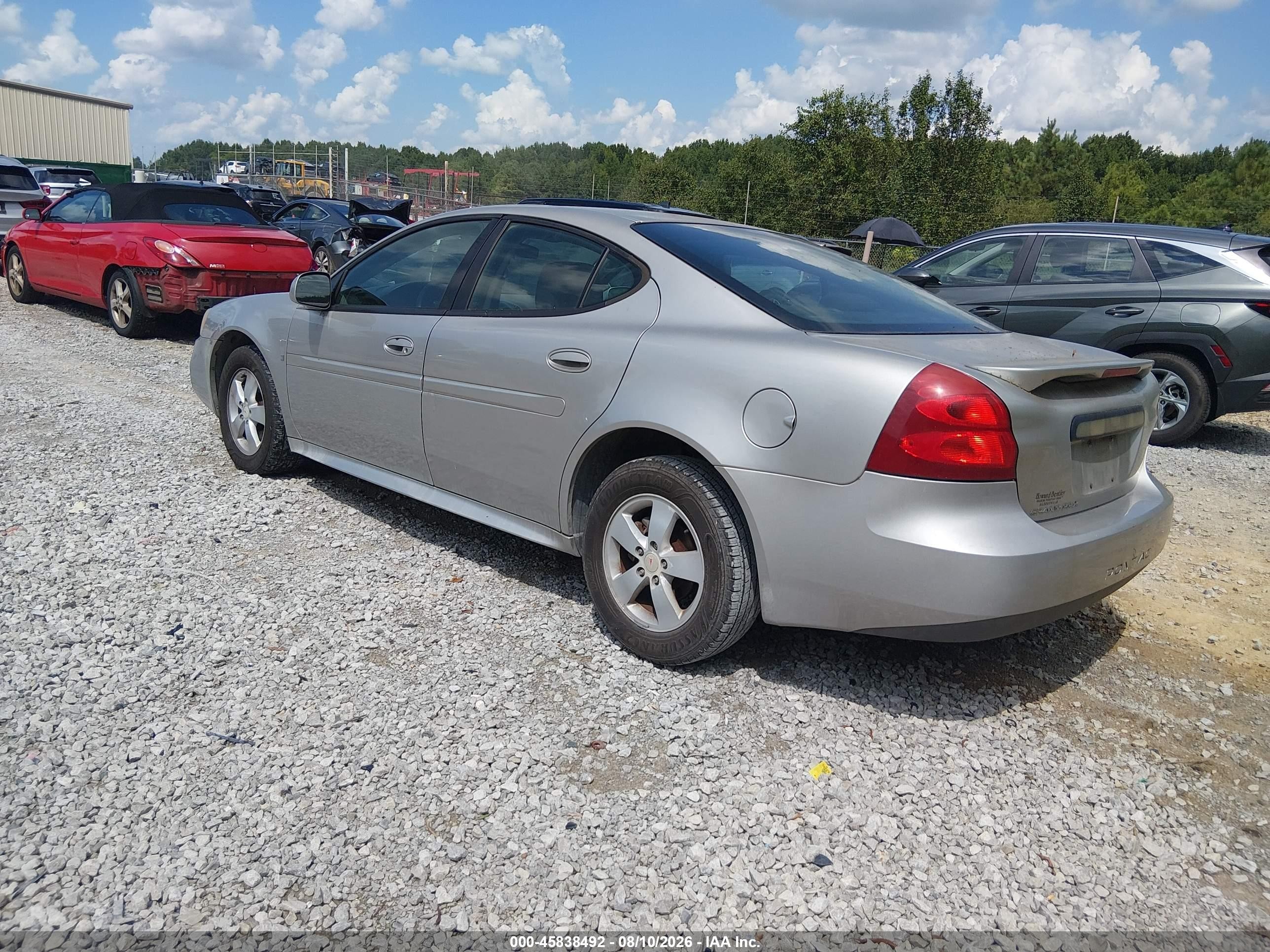2008 Pontiac Grand Prix   Silver vin: 2G2WP552481175563