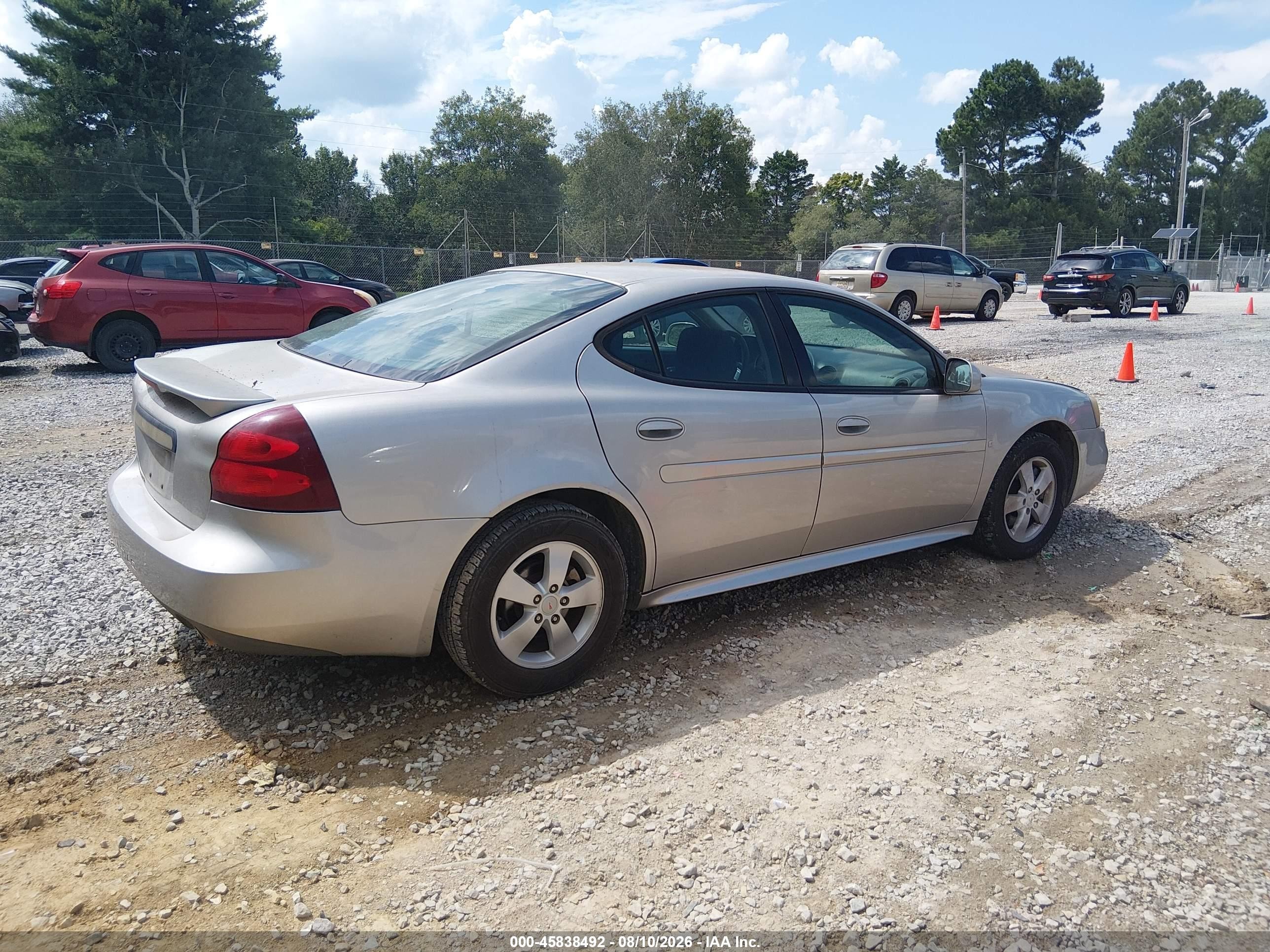 2008 Pontiac Grand Prix   Silver vin: 2G2WP552481175563