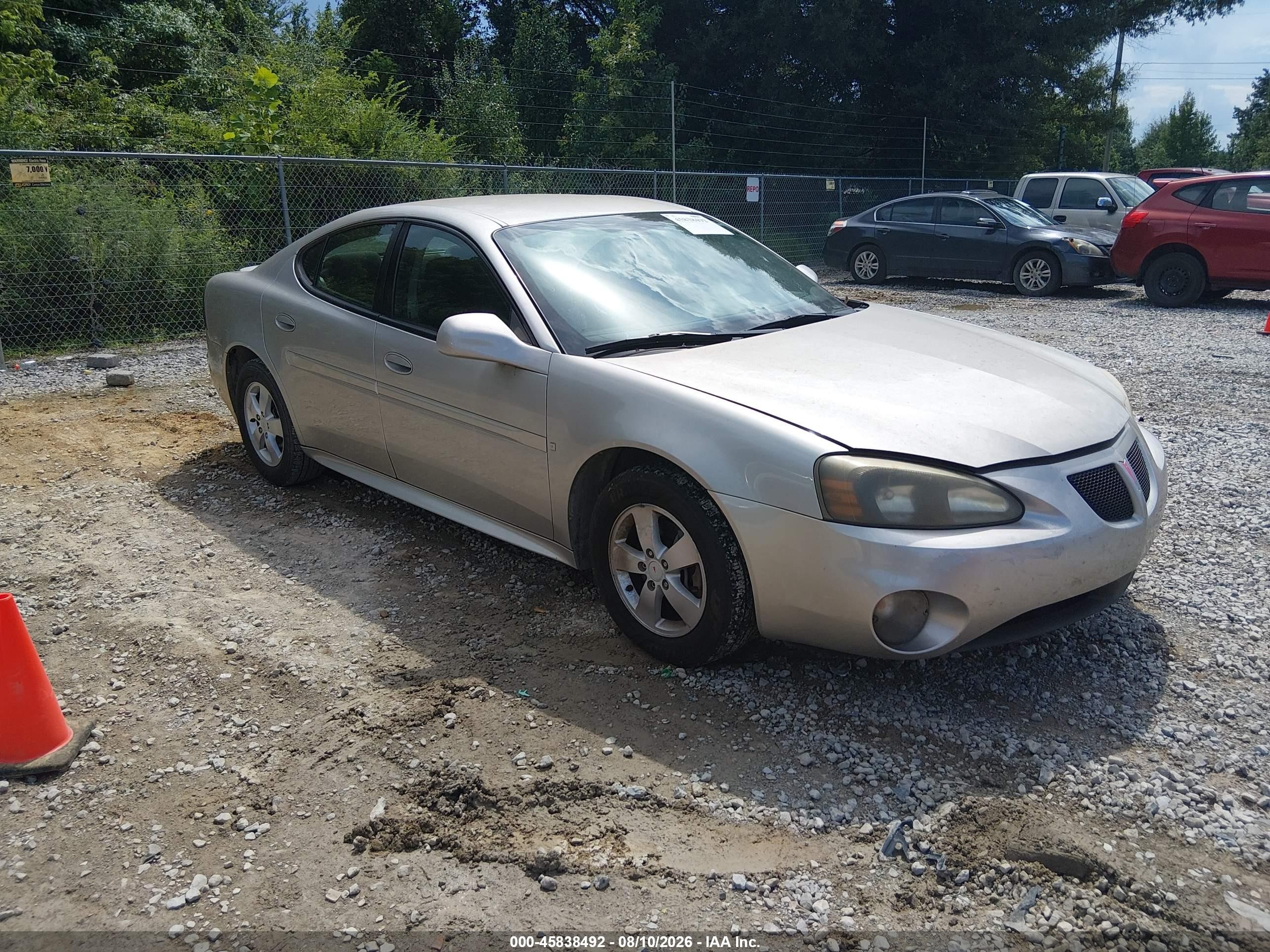 2008 Pontiac Grand Prix   Silver vin: 2G2WP552481175563