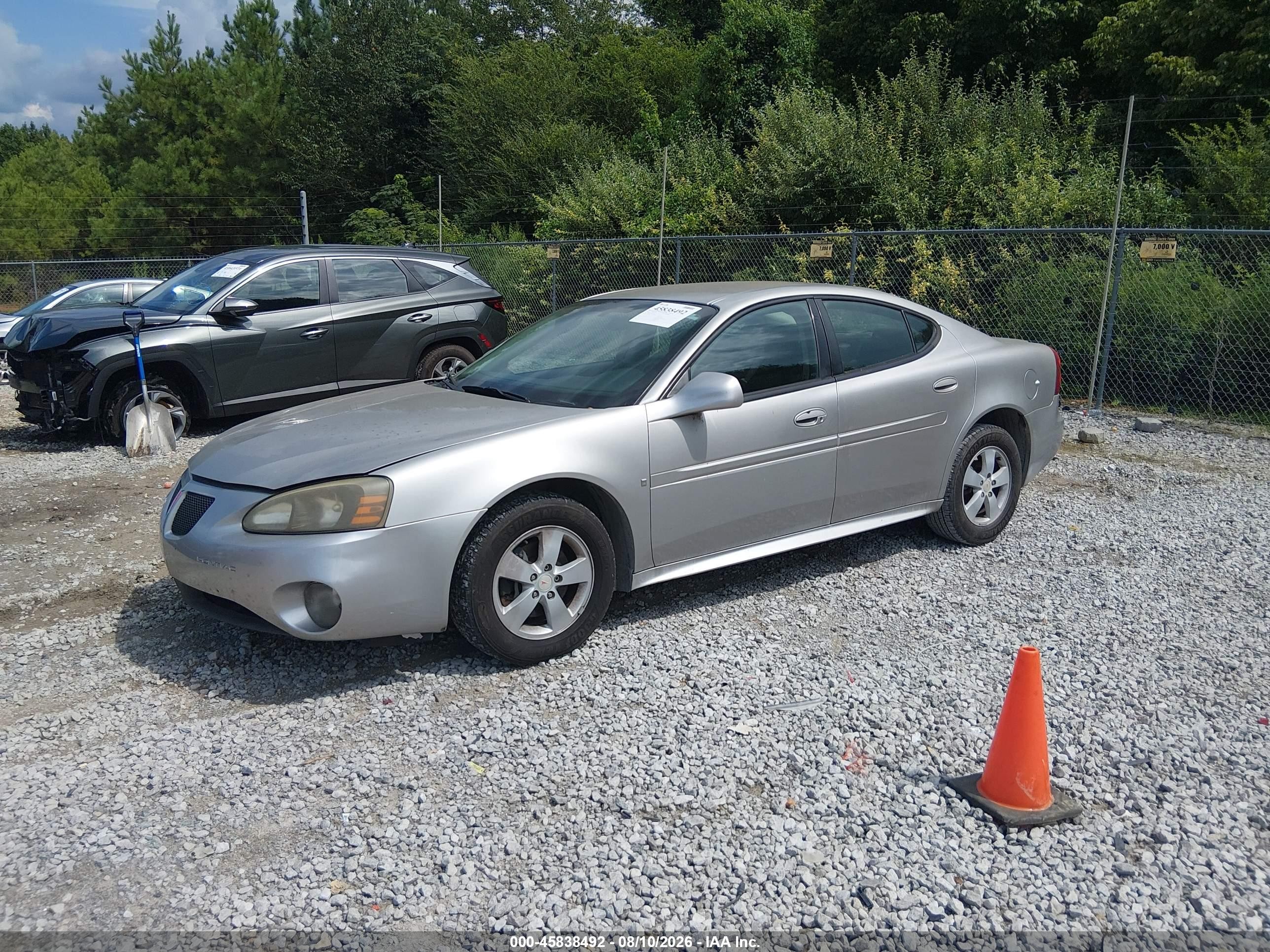 2008 Pontiac Grand Prix   Silver vin: 2G2WP552481175563