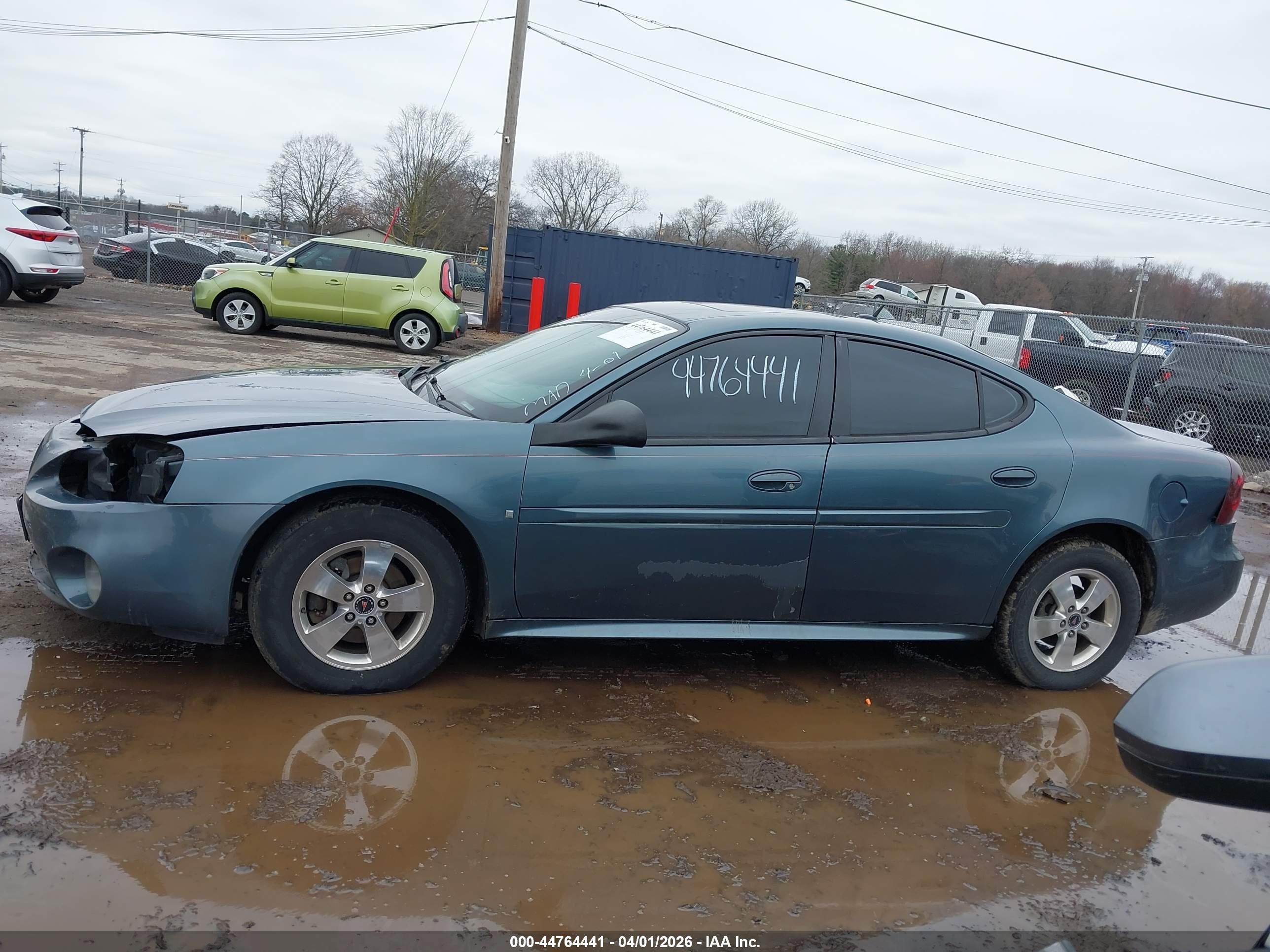 2006 Pontiac Grand Prix   Blue vin: 2G2WP552561190683