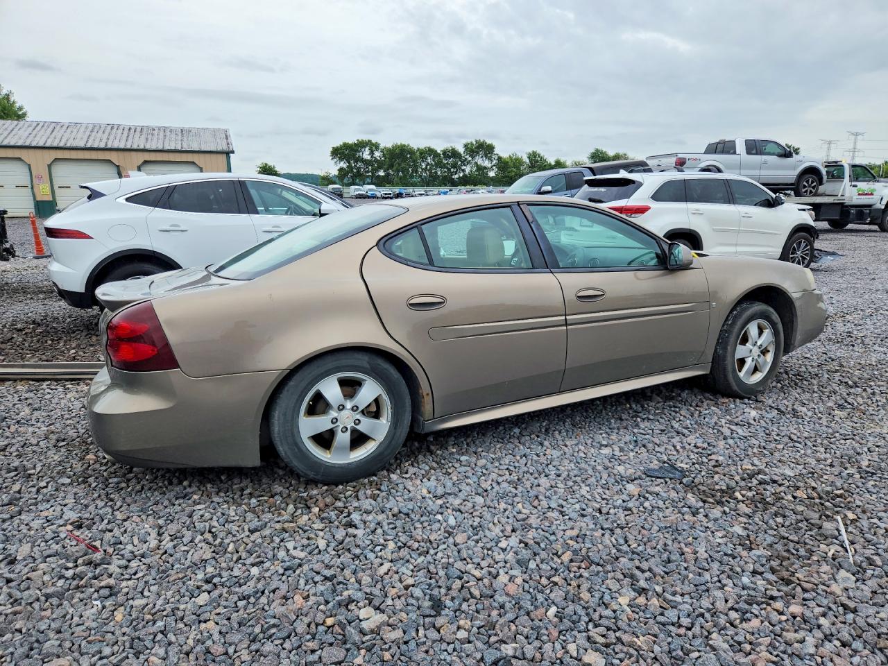 2007 Pontiac Grand Prix Brown vin: 2G2WP552571185985