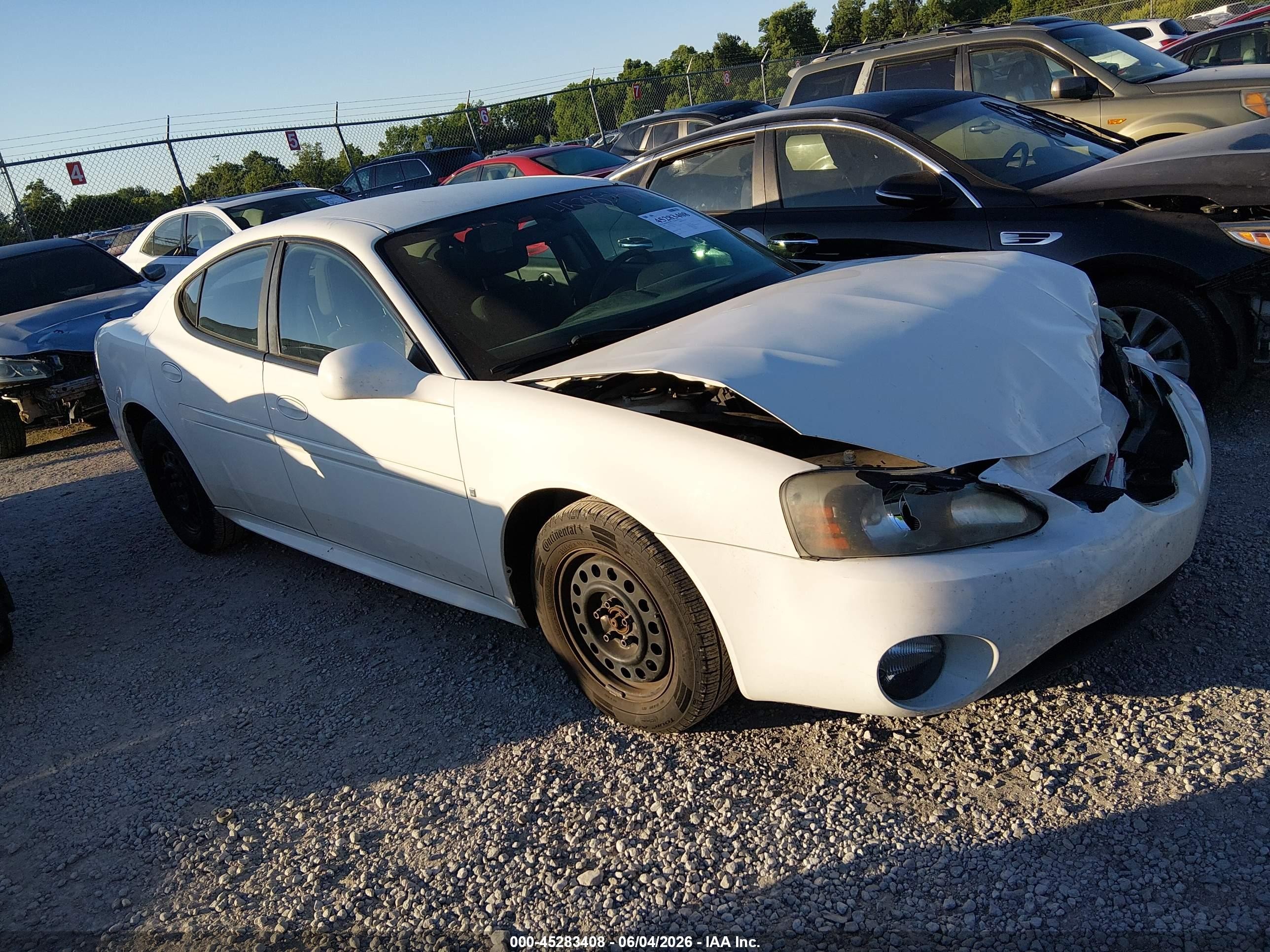 2008 Pontiac Grand Prix   White vin: 2G2WP552581104890