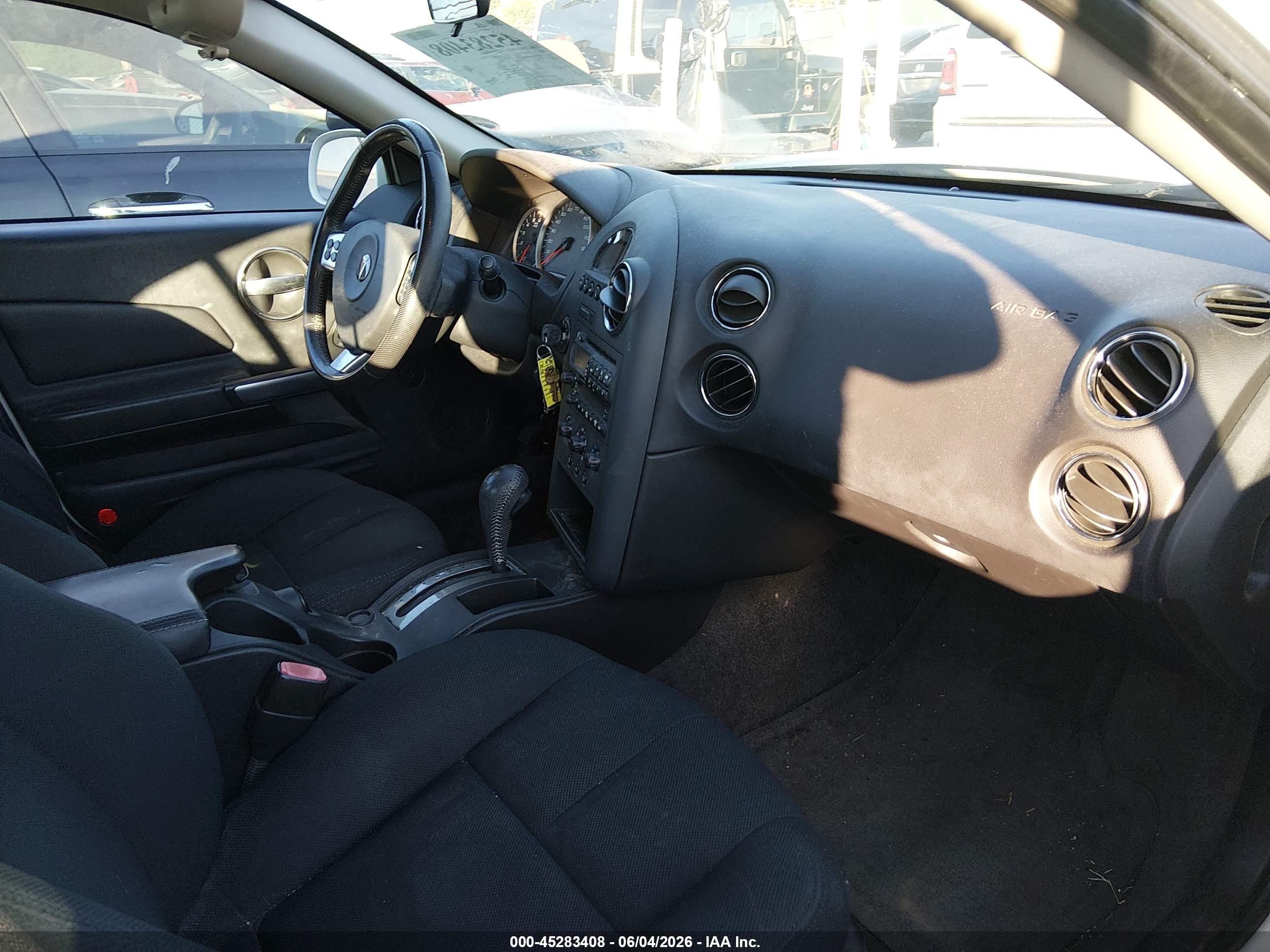 2008 Pontiac Grand Prix   White vin: 2G2WP552581104890