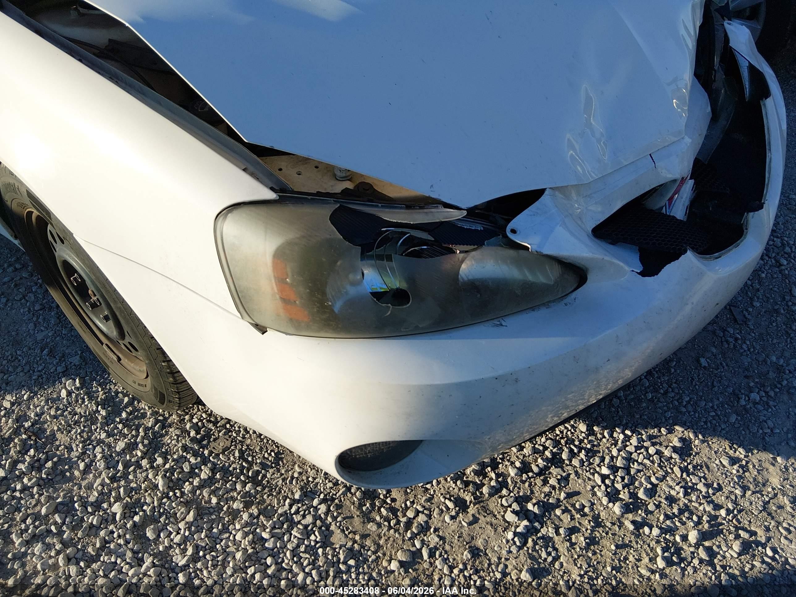 2008 Pontiac Grand Prix   White vin: 2G2WP552581104890