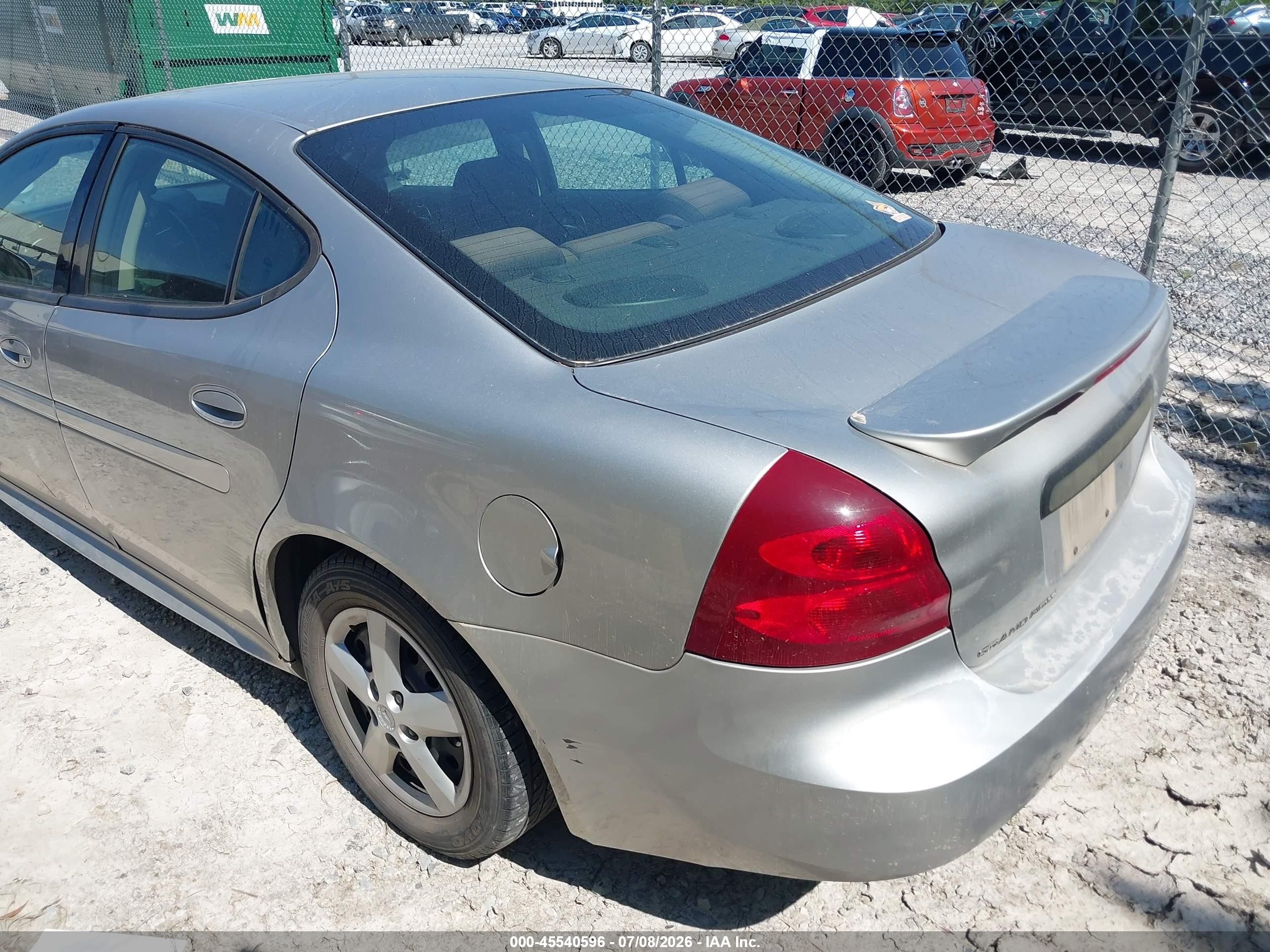 2008 Pontiac Grand Prix   Silver vin: 2G2WP552581114402