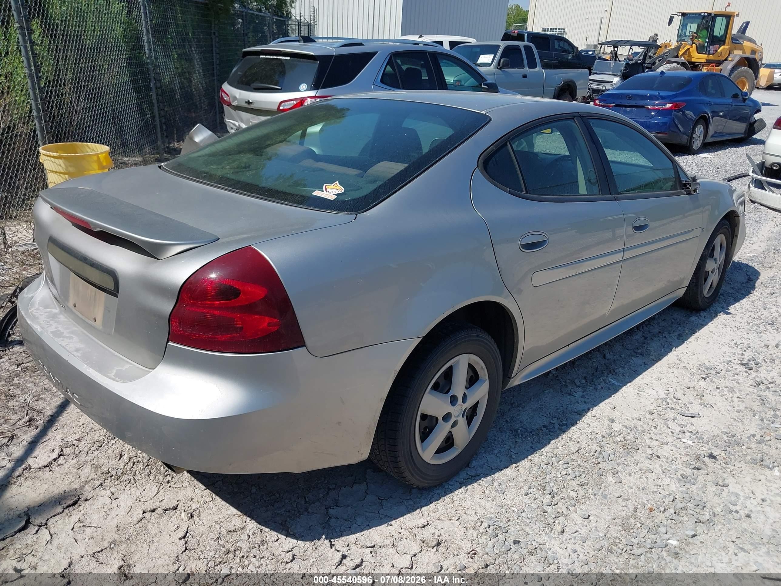 2008 Pontiac Grand Prix   Silver vin: 2G2WP552581114402