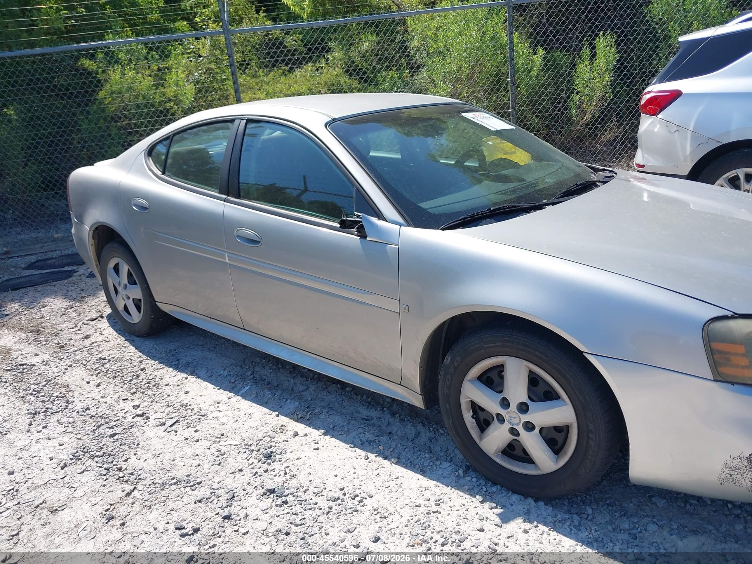 2008 Pontiac Grand Prix   Silver vin: 2G2WP552581114402