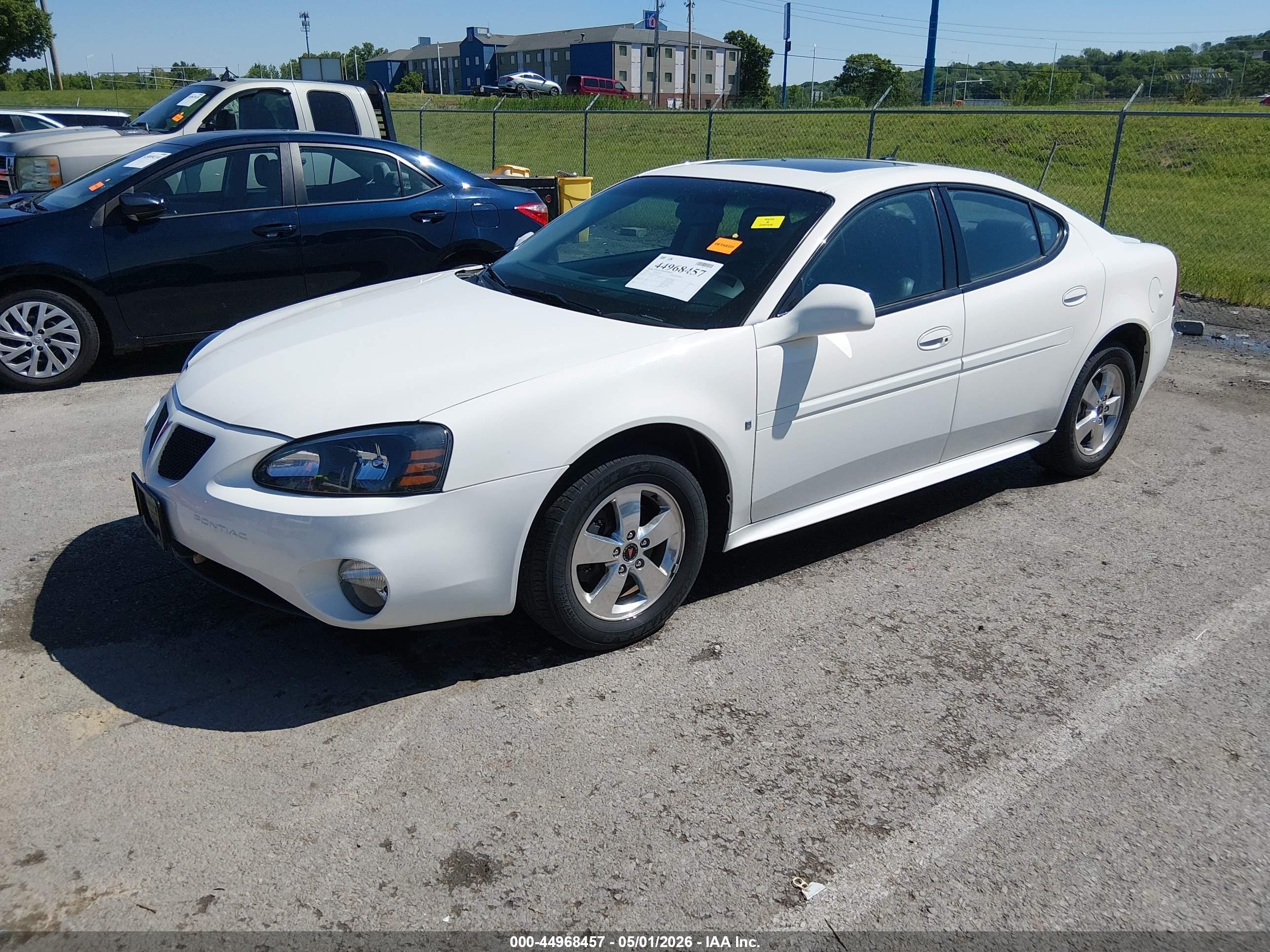 2006 Pontiac Grand Prix   White vin: 2G2WP552661210472
