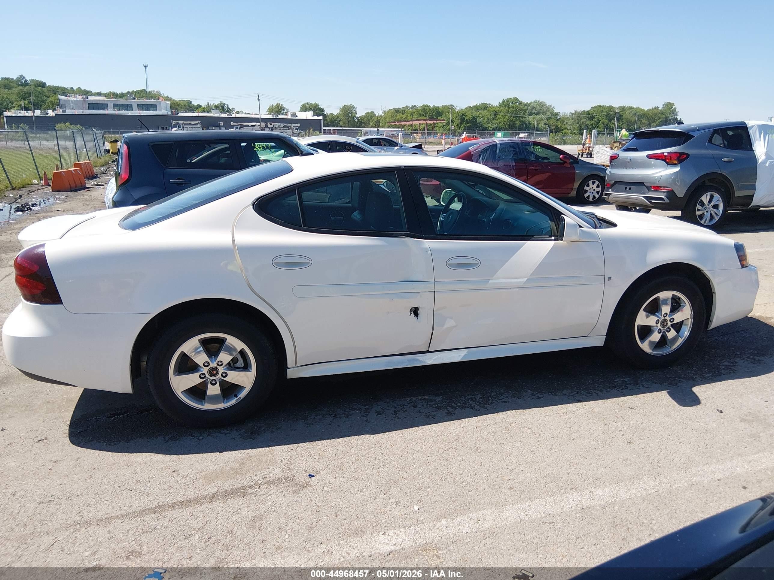 2006 Pontiac Grand Prix   White vin: 2G2WP552661210472